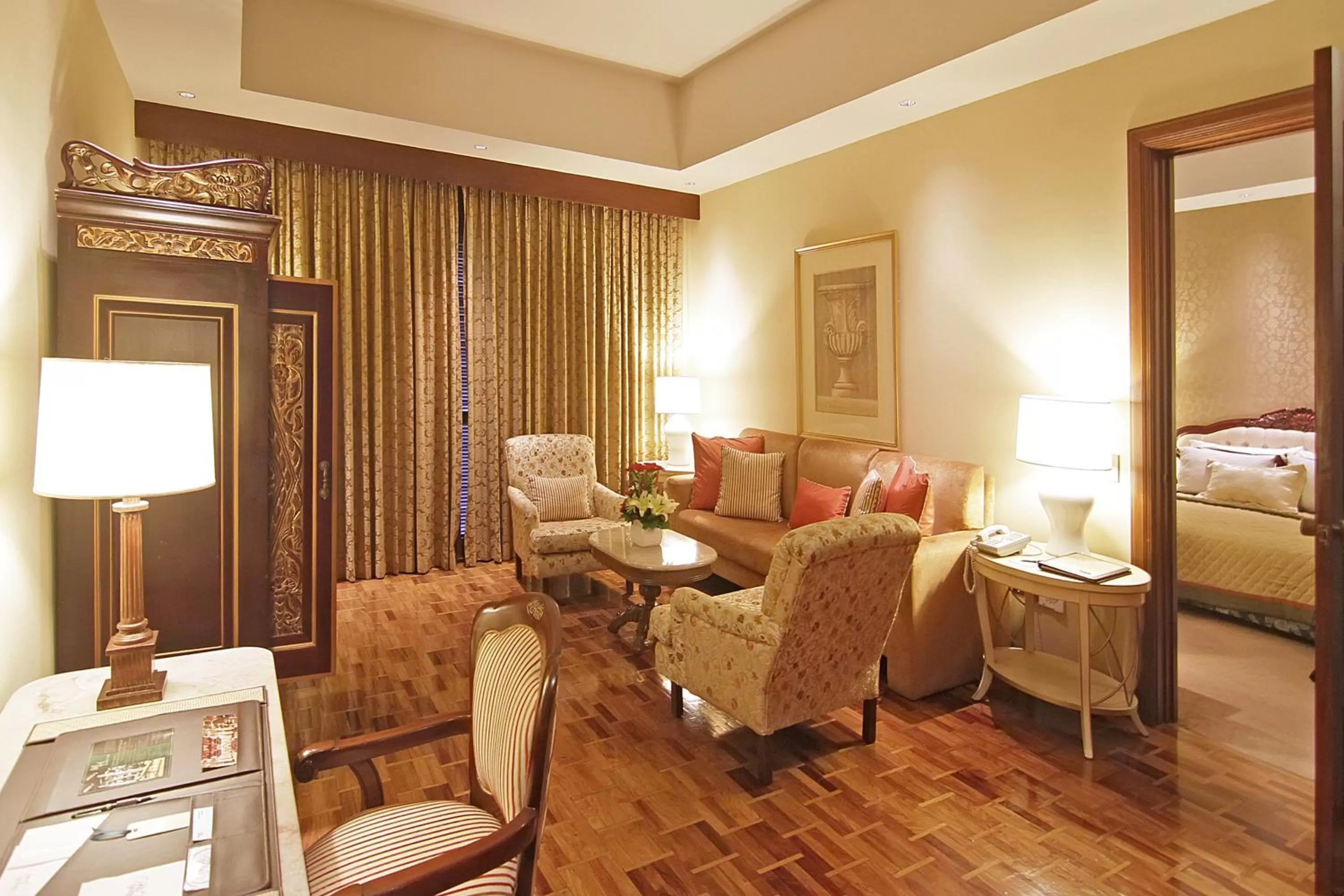 Living room, Bed in The Manila Hotel