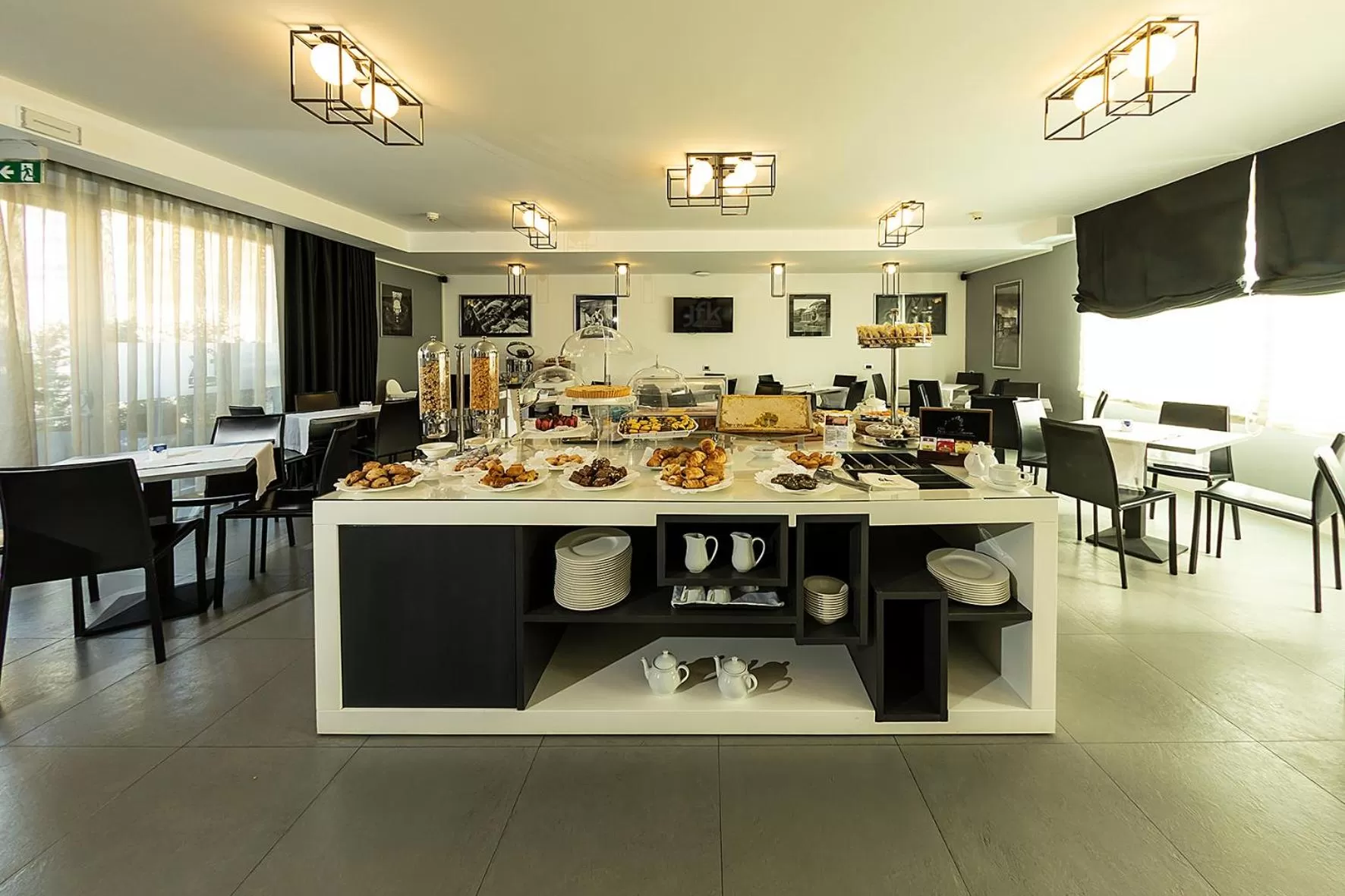 Food and drinks in Best Western JFK Hotel