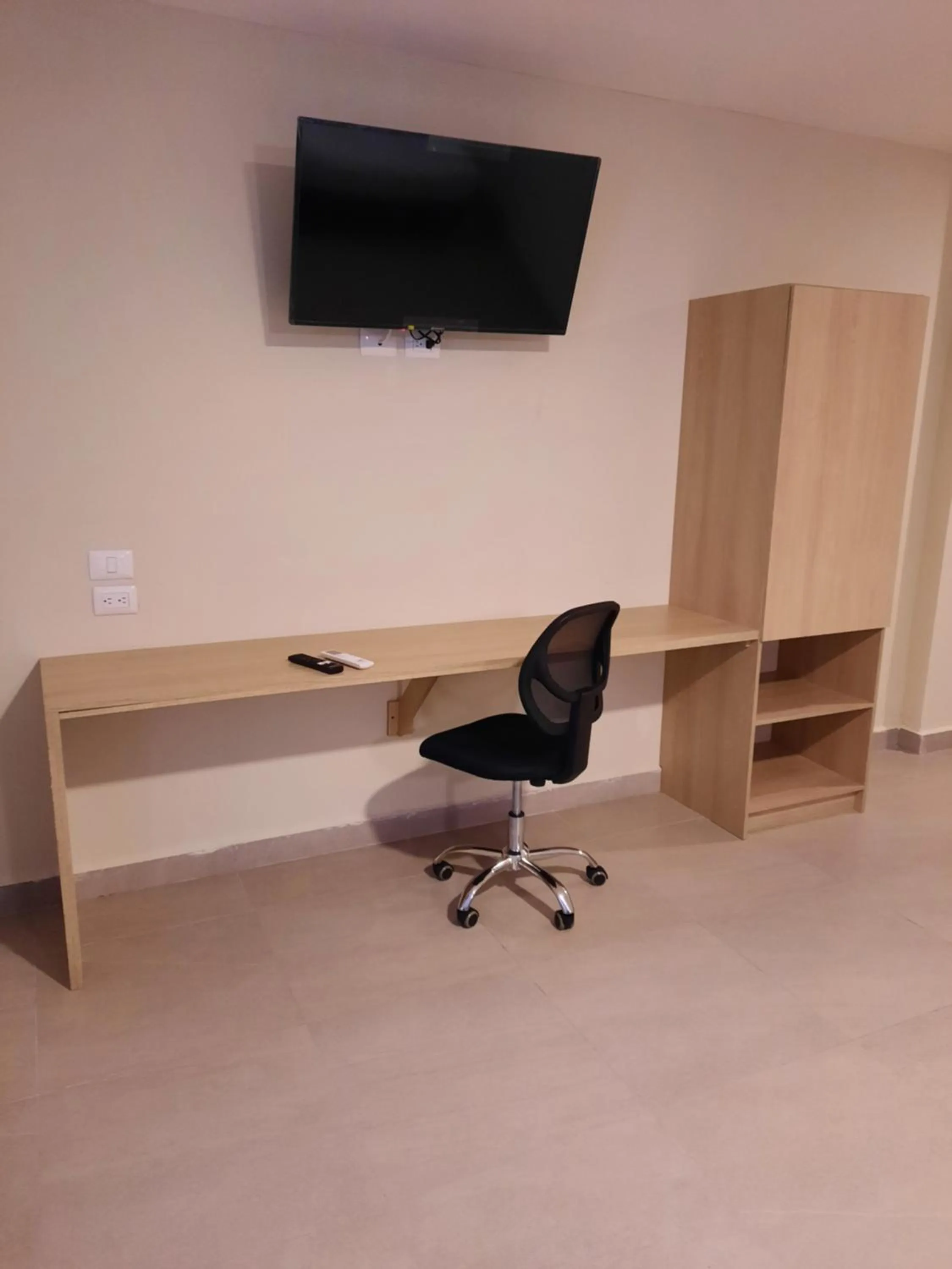 TV and multimedia in CHN Hotel Monterrey Santa Fe