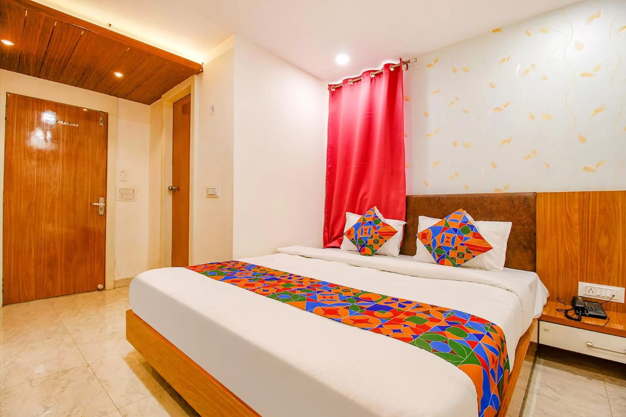 Photo of the whole room, Bed in FabHotel Silkroute Palace