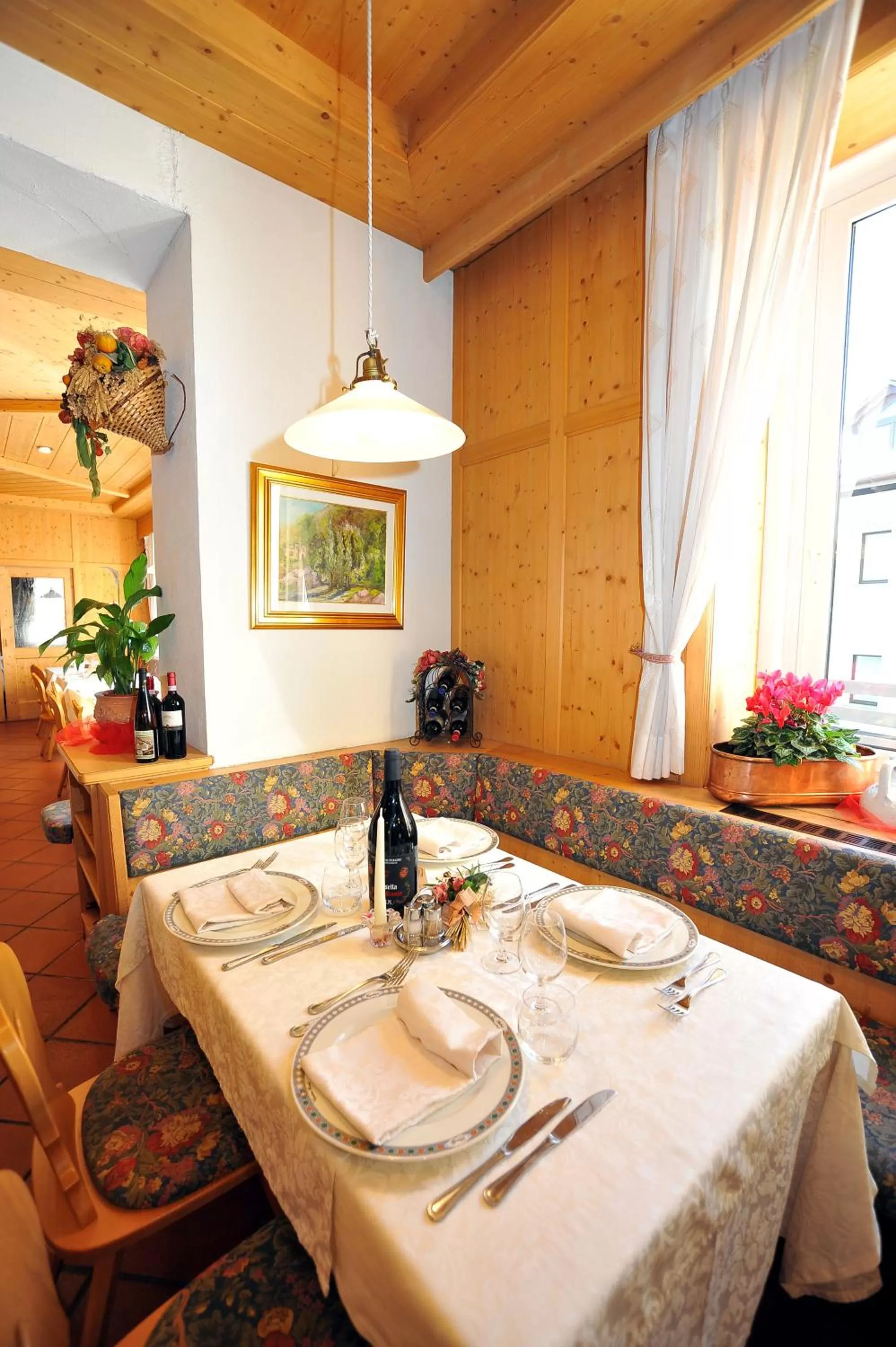 Restaurant/places to eat in Hotel Capitani