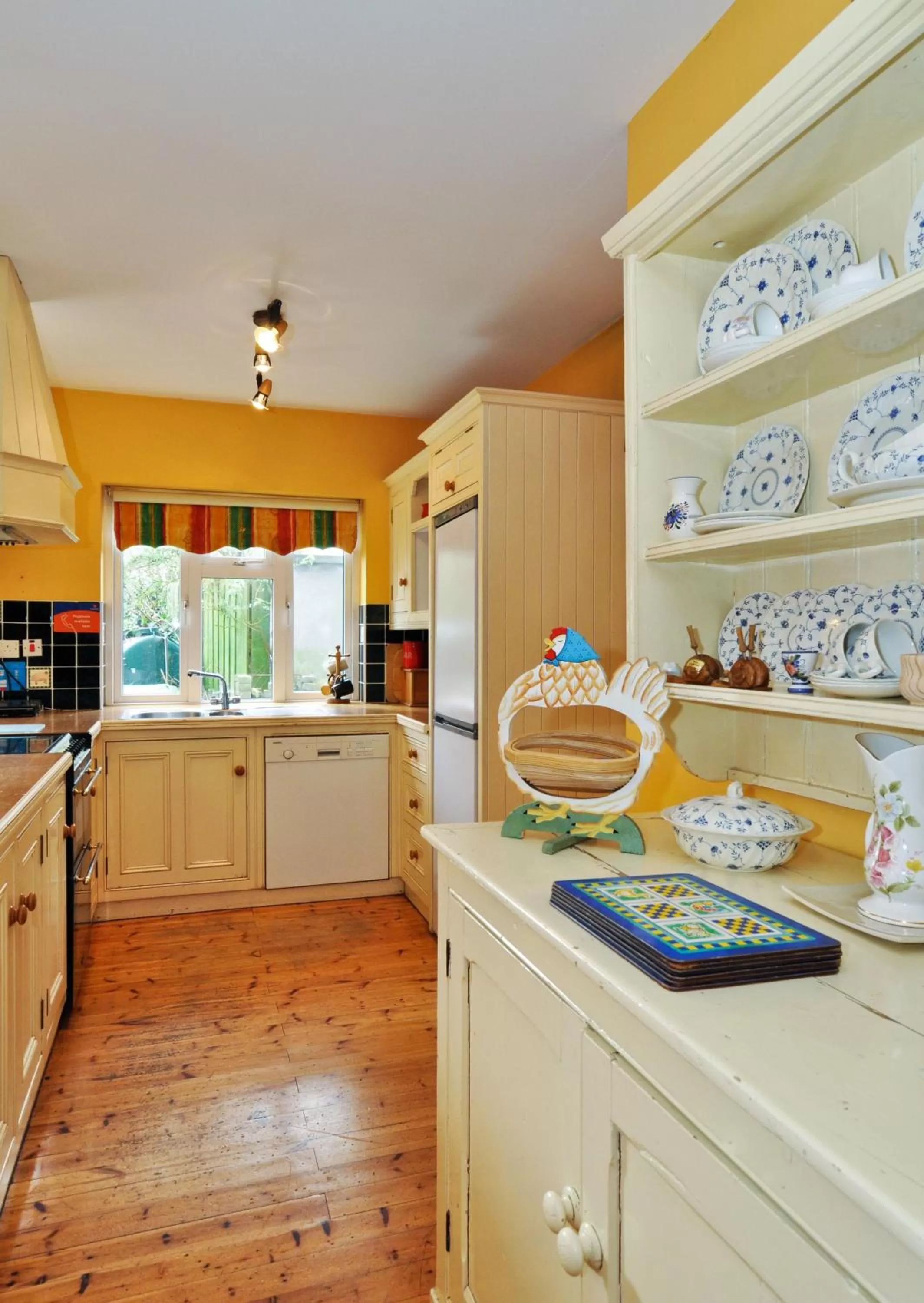 Kitchen or kitchenette in Boffin Lodge Guest House