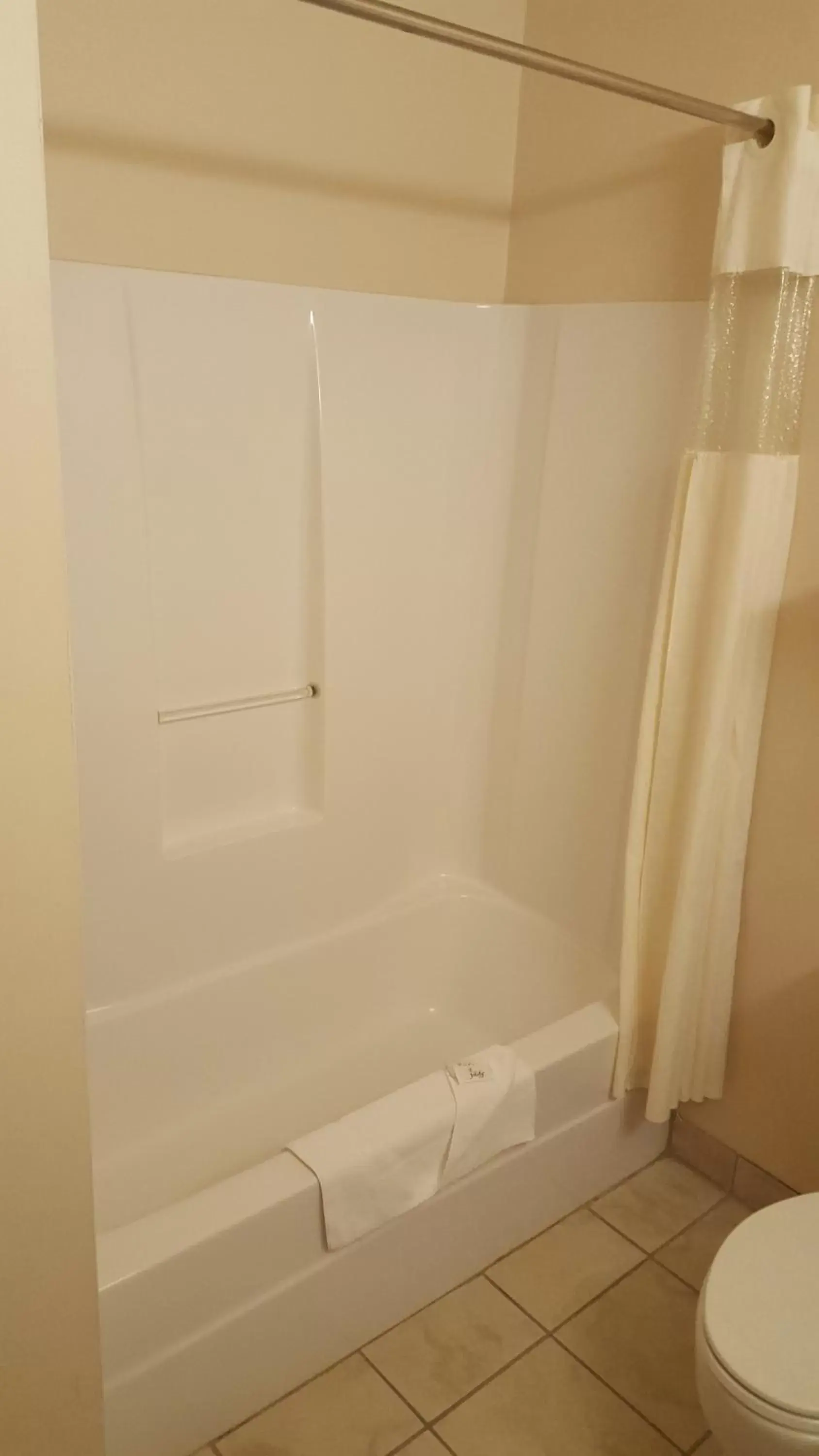 Budget Double Room in The Rutledge Inn Budget Double Room in The Rutledge Inn