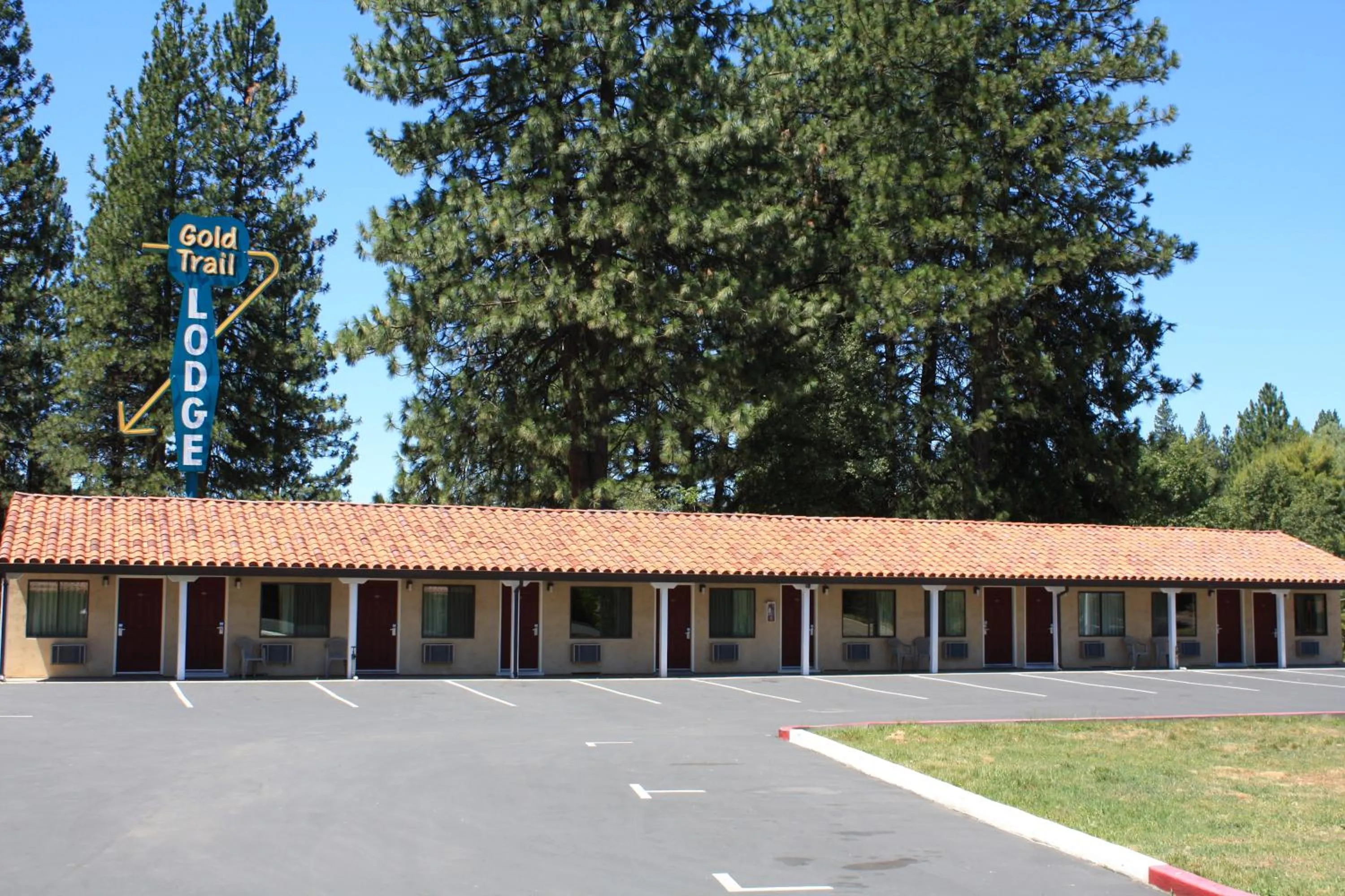 Facade/entrance in Gold Trail Motor Lodge
