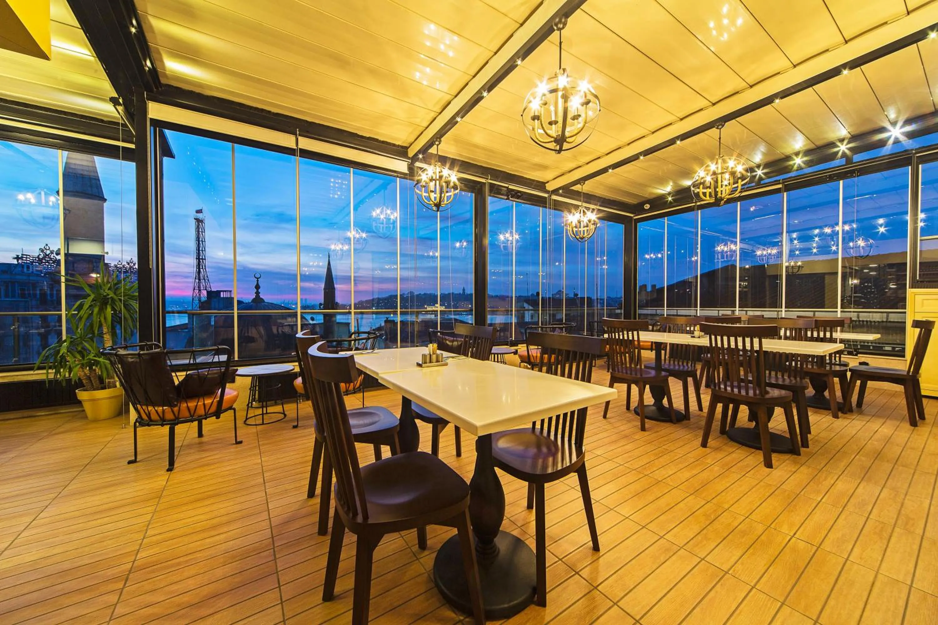 Restaurant/places to eat in Ada Karakoy Hotel - Special Category