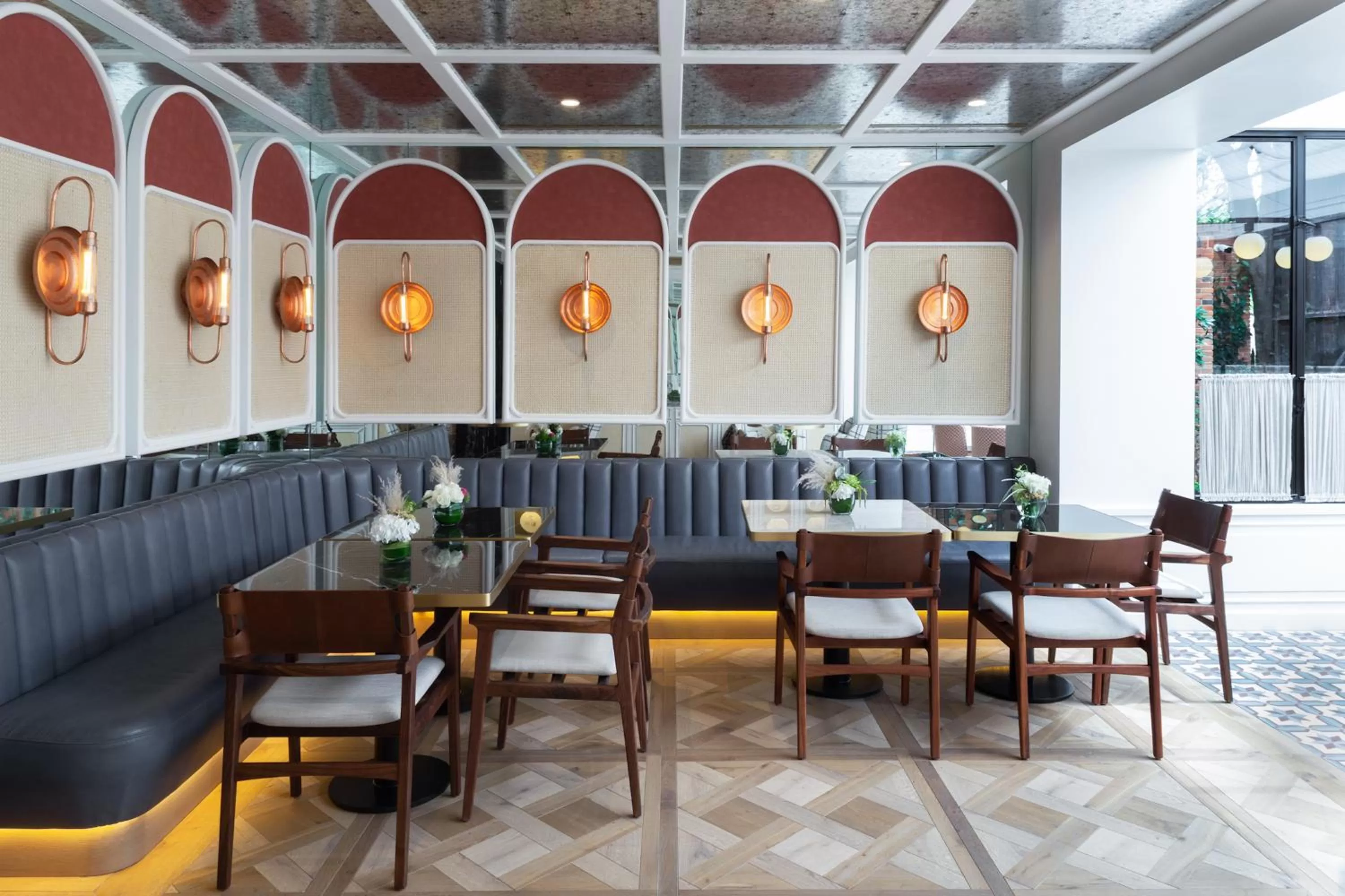 Restaurant/places to eat in The Alest Hotel