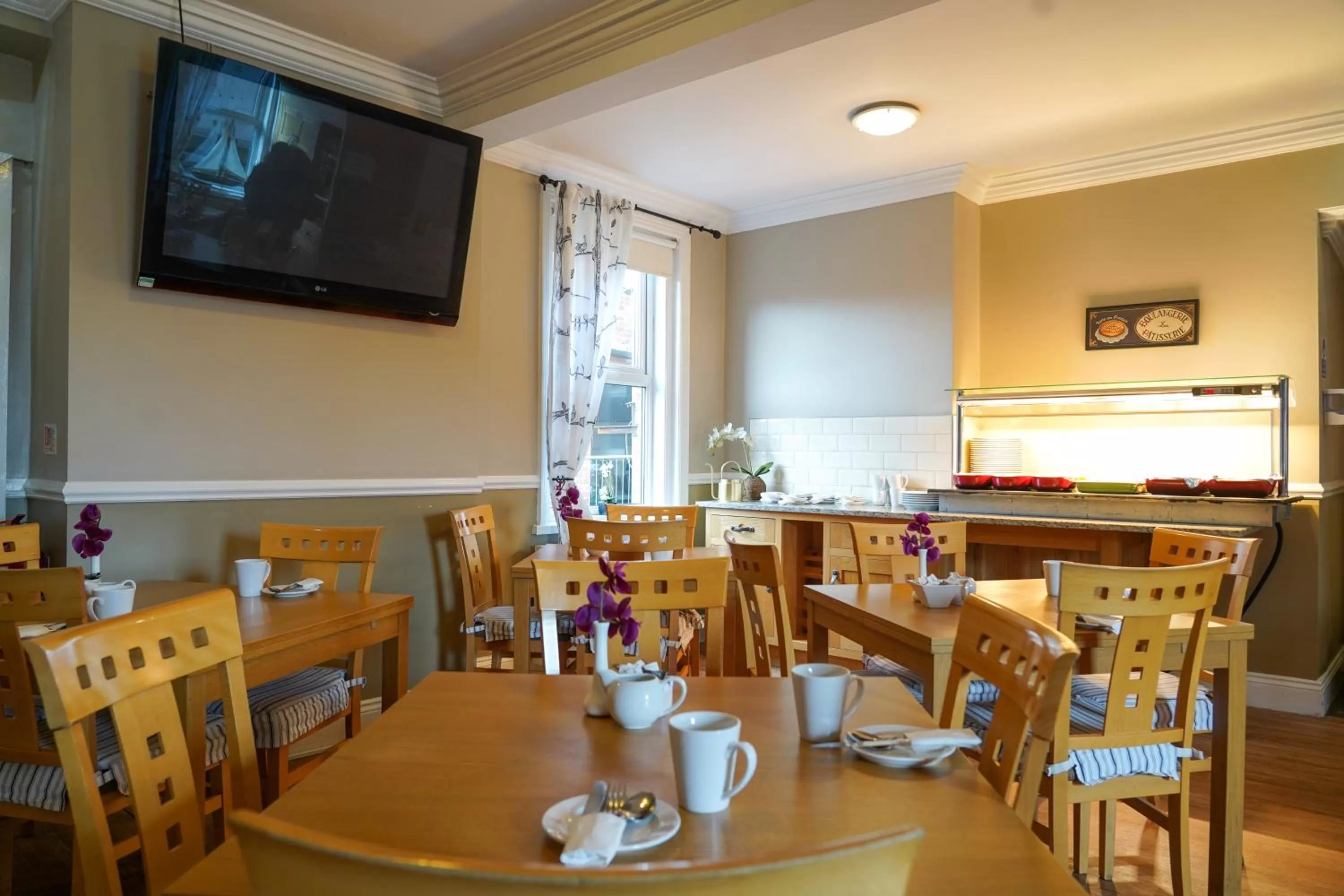 Restaurant/places to eat in The Royal Hotel