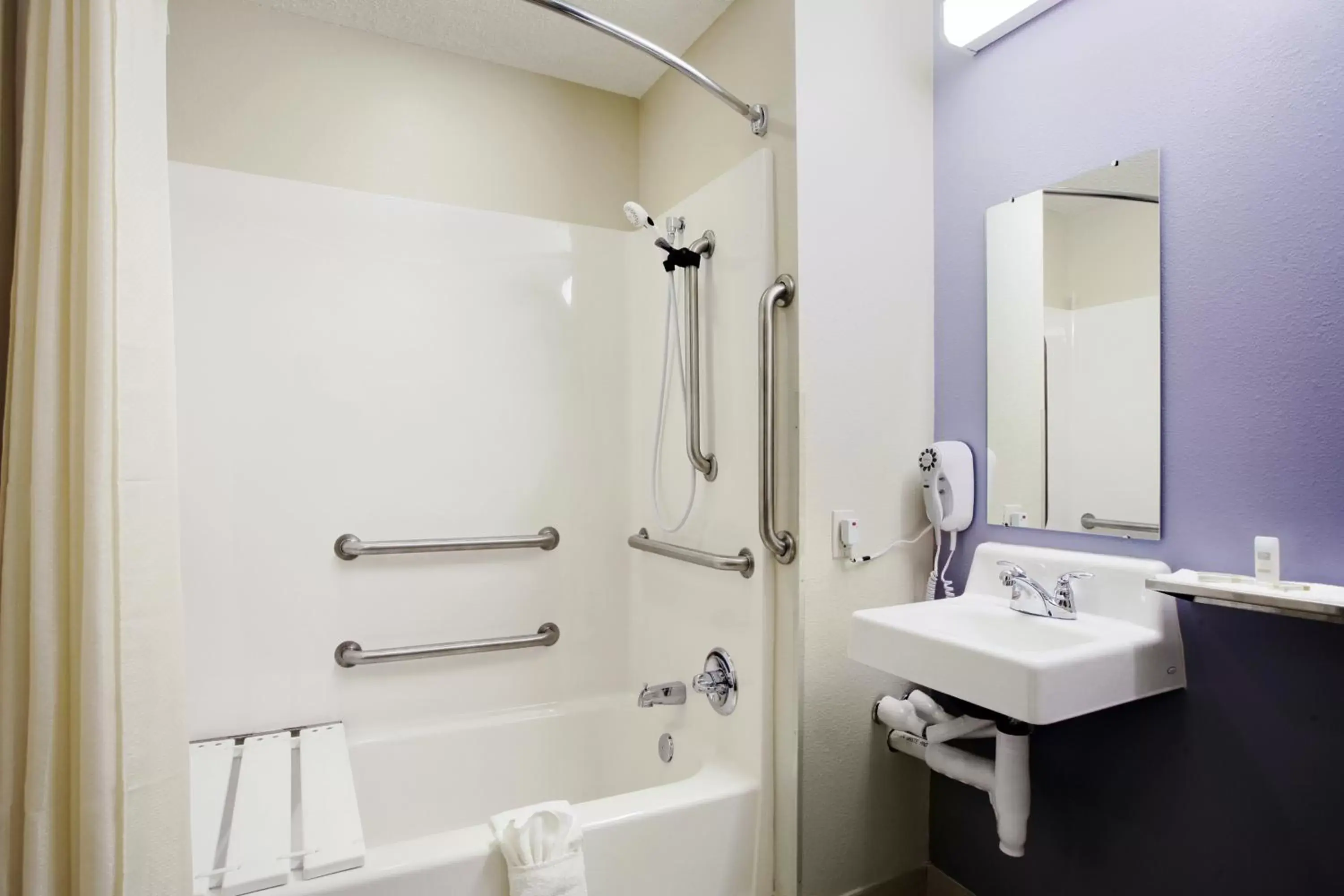 Queen Room - Disability Access/Non-Smoking in Microtel Inn & Suites by Wyndham Plattsburgh Queen Room - Disability Access/Non-Smoking in Microtel Inn & Suites by Wyndham Plattsburgh