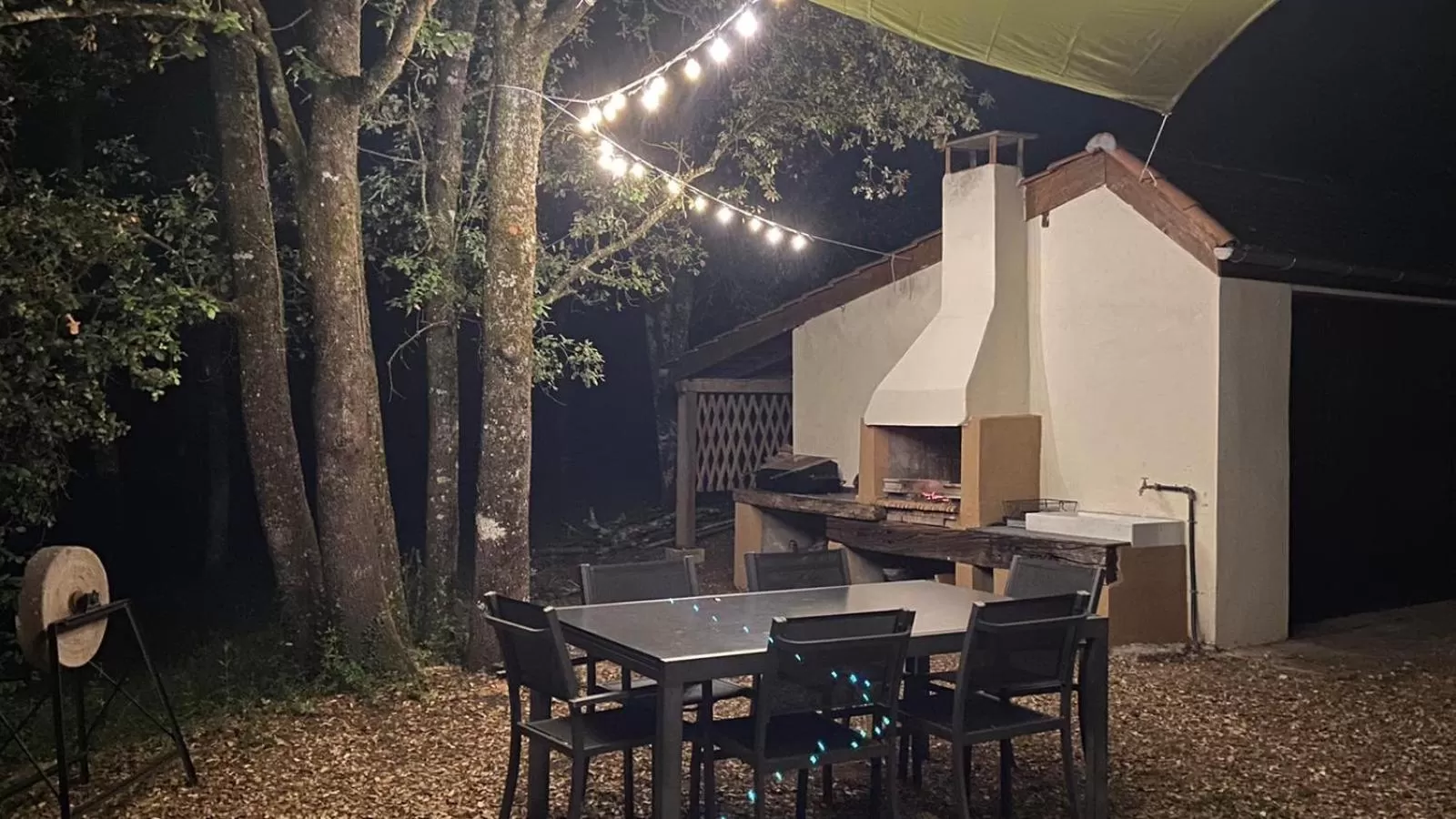 BBQ facilities in Aux Couleurs d'Esteil