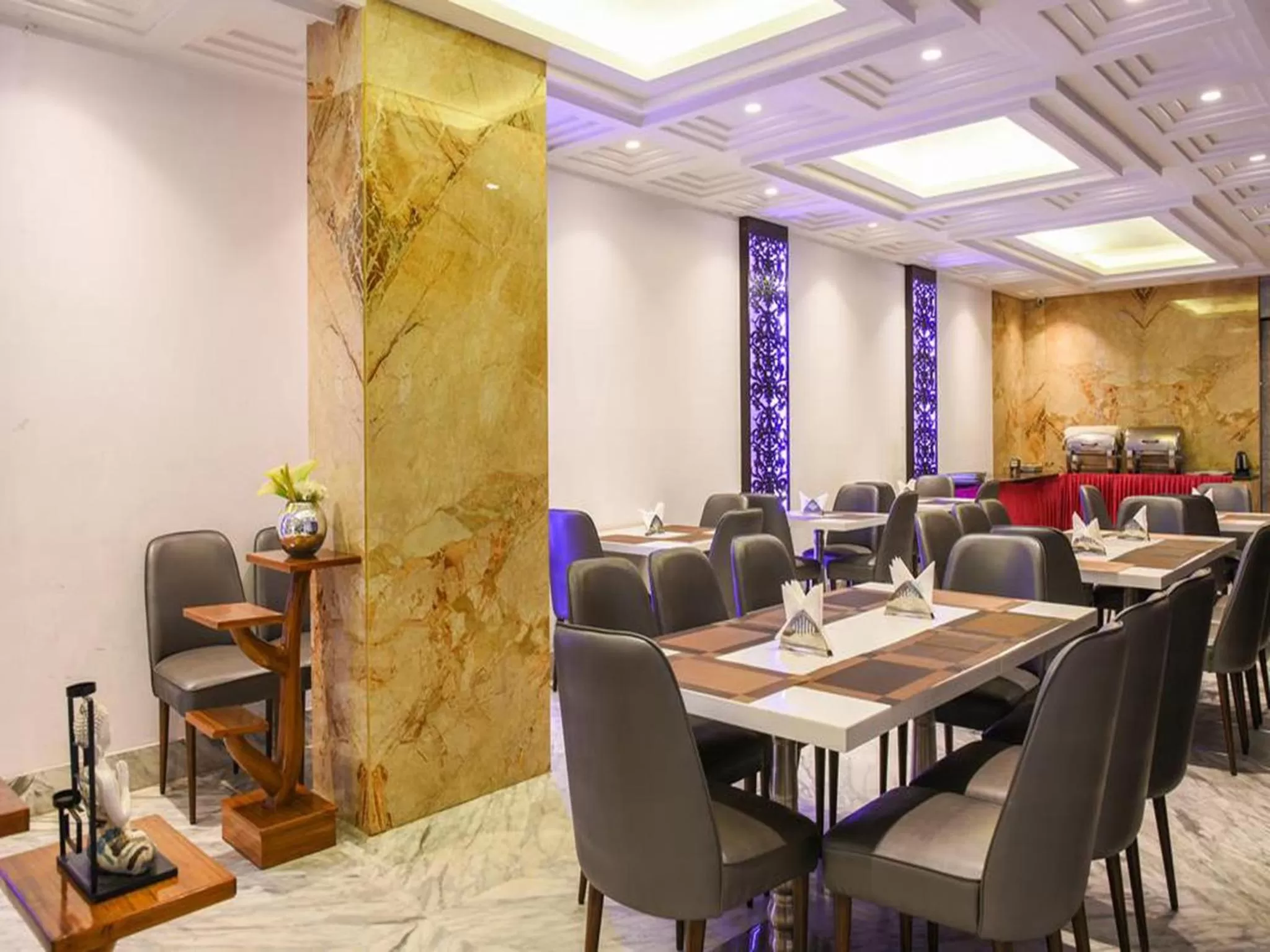 Restaurant/places to eat in Hotel Banz near Delhi Airport