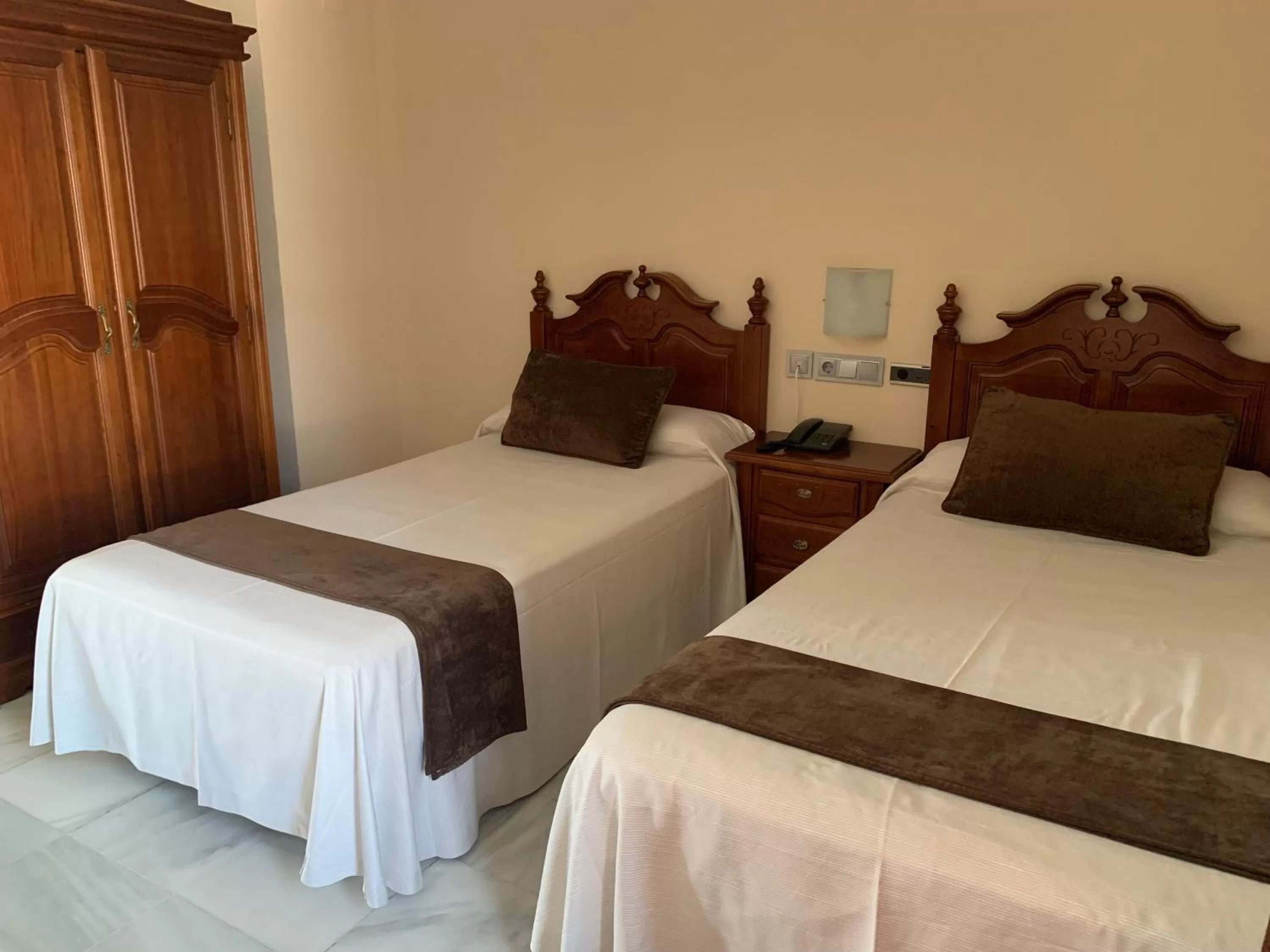 Bedroom, Bed in Hotel Casa Museo de la Mezquita