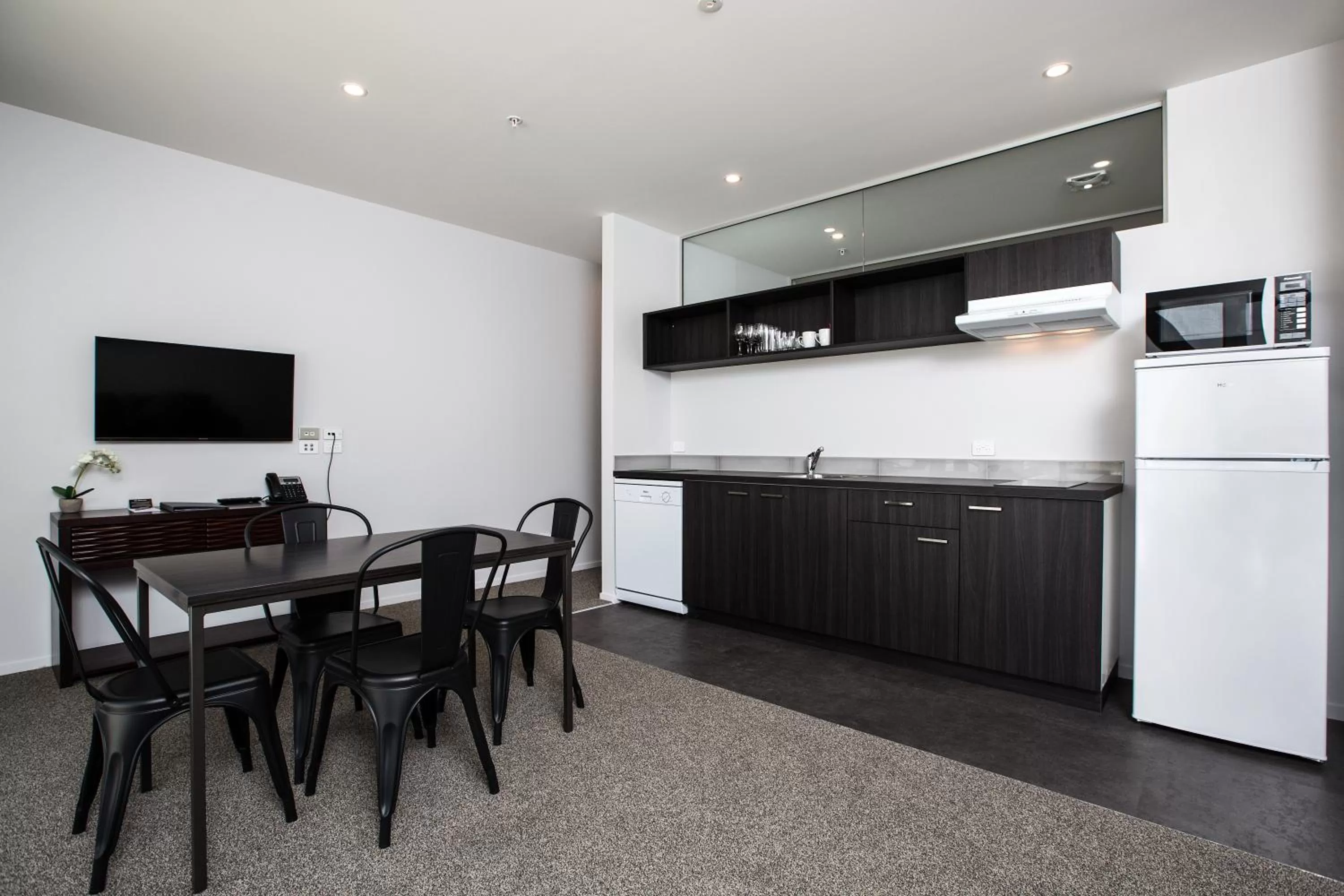 Kitchen or kitchenette in The Metrotel