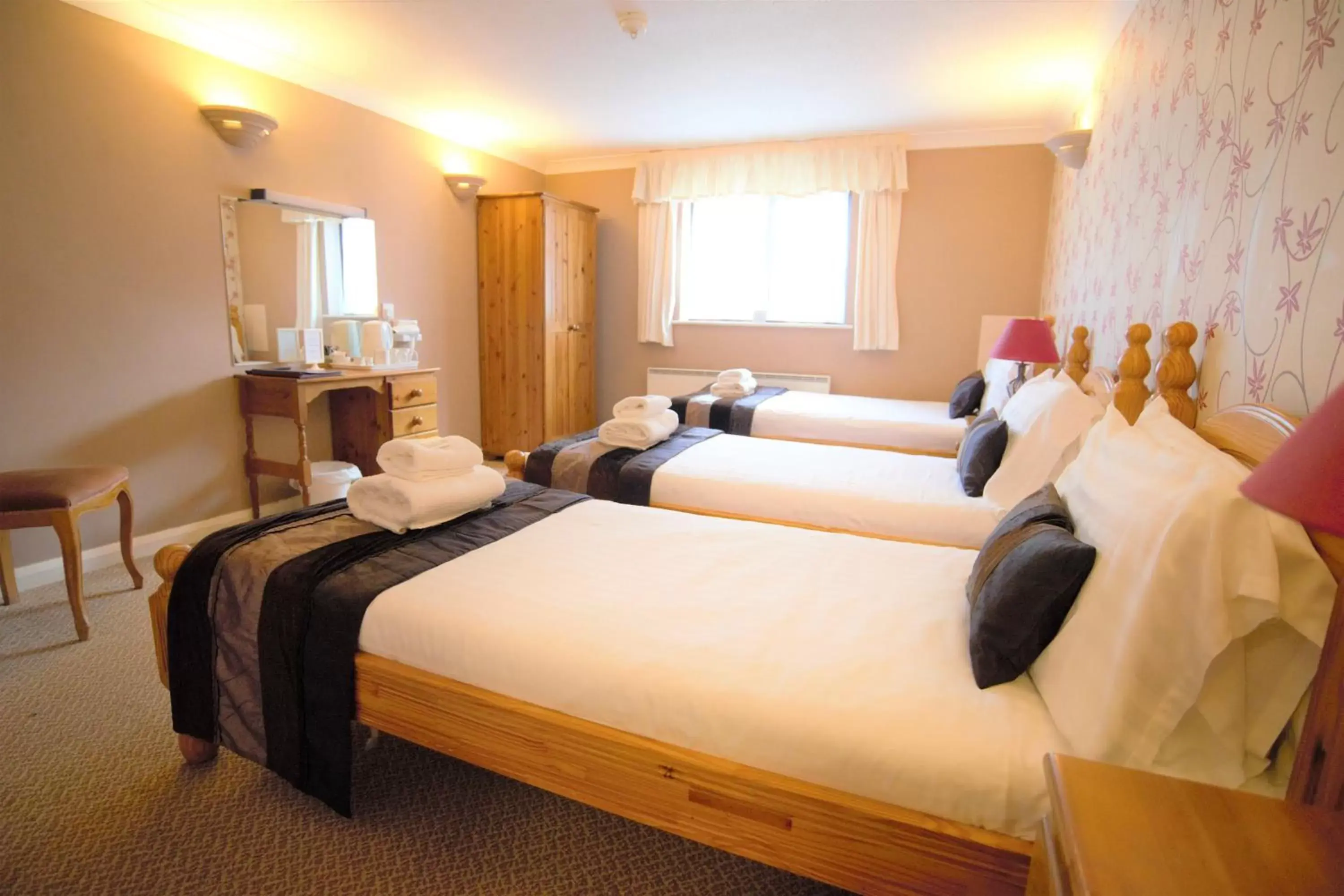 The Heath Inn The Heath Inn