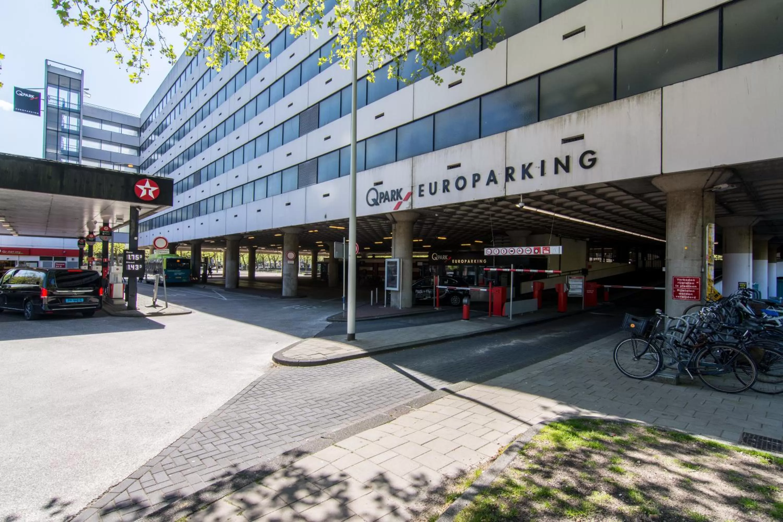 Parking in Melrose Hotel