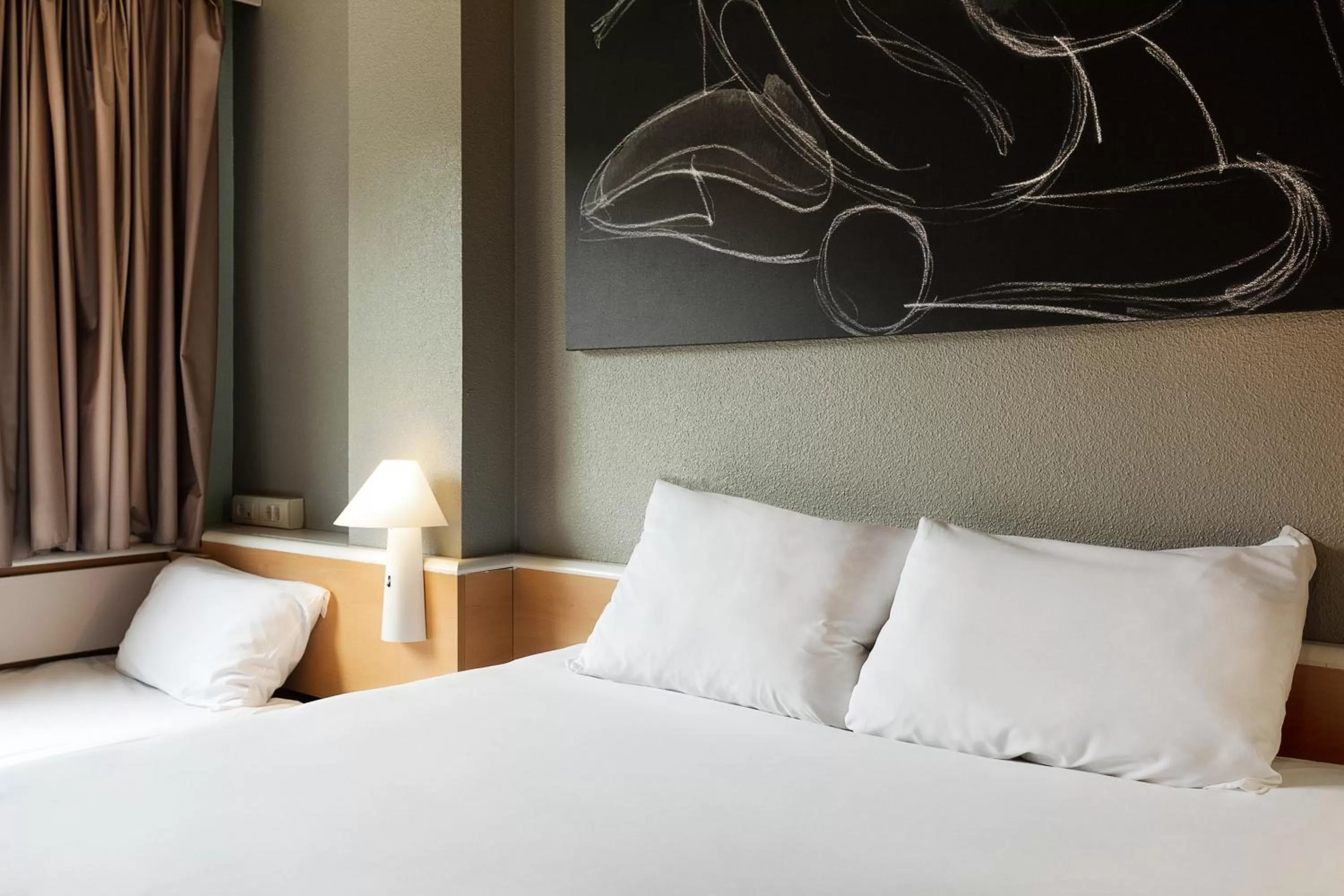 Bed in Ibis Salamanca