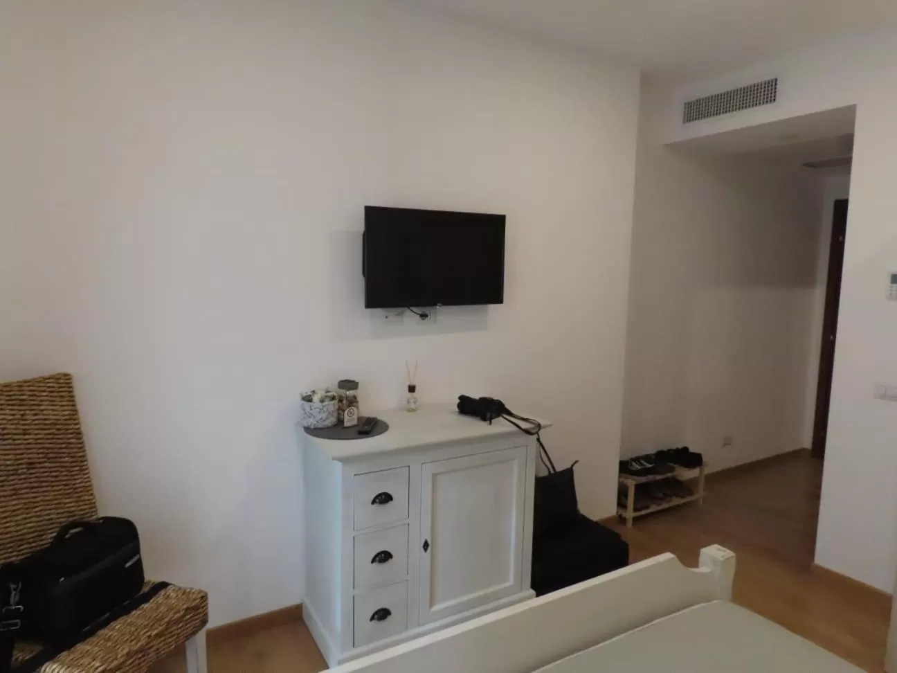 TV/Entertainment Center in A casa di Titty