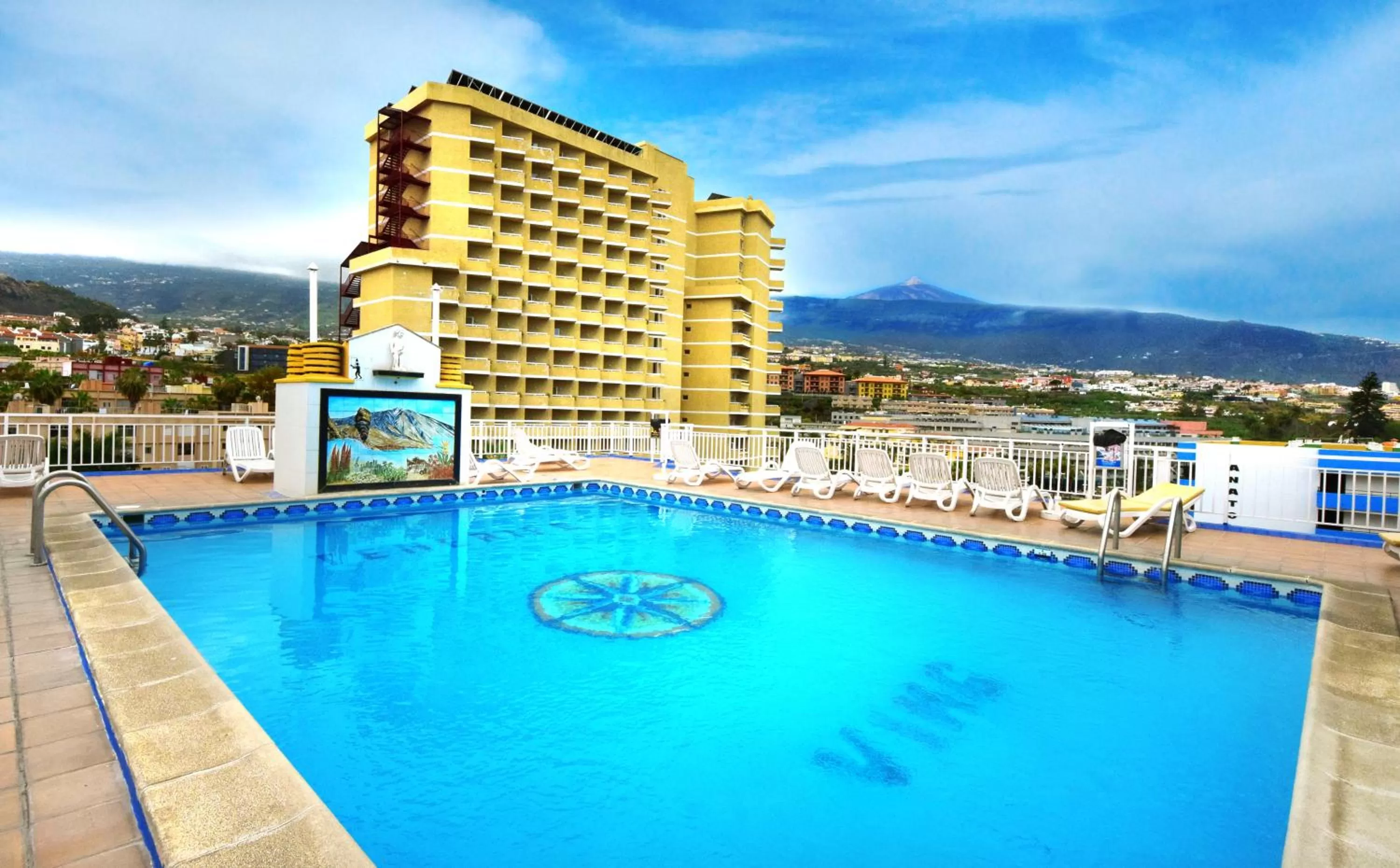 Swimming pool in Skyview Hotel Tenerife
