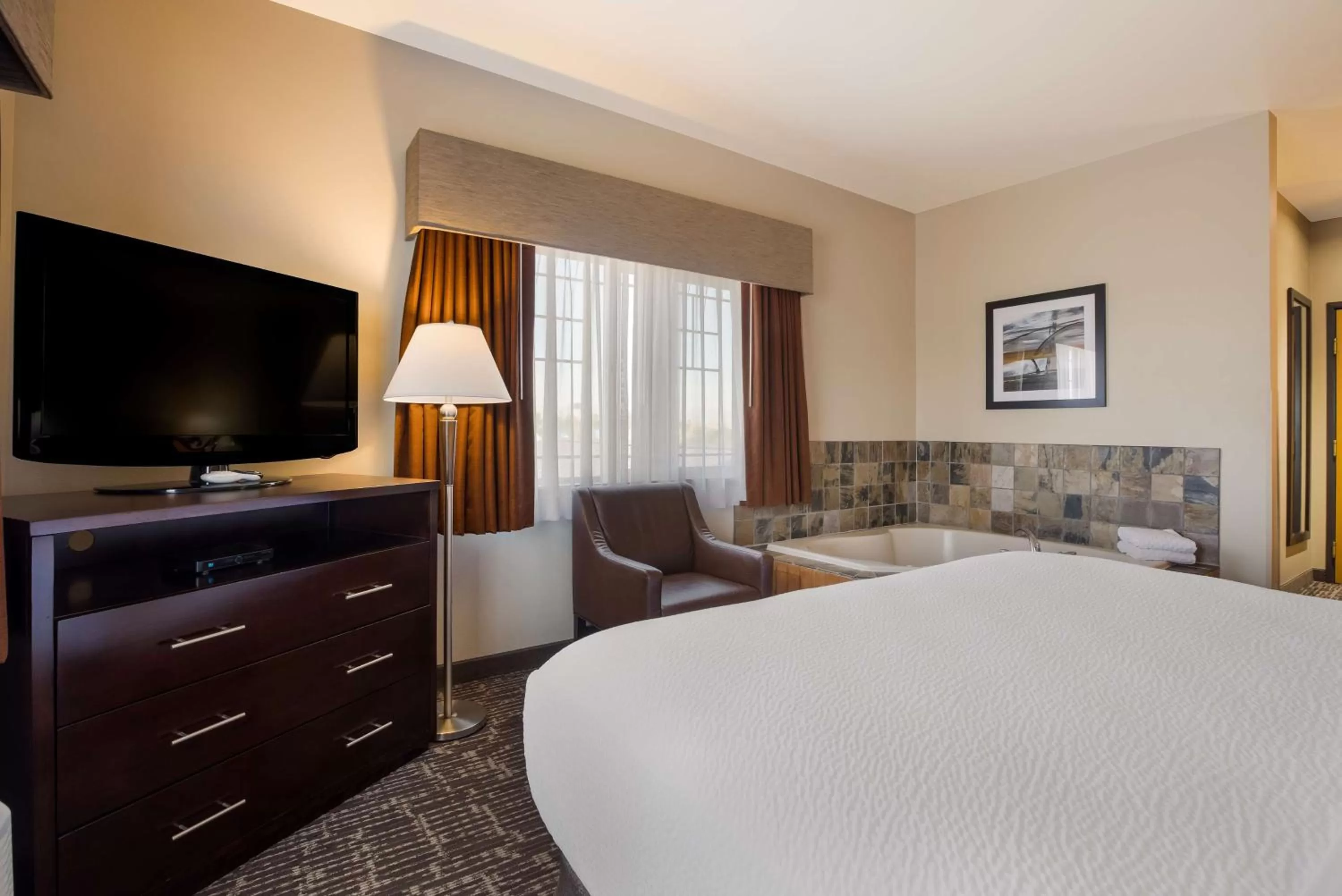 Photo of the whole room, Bed in Best Western Northwest Lodge