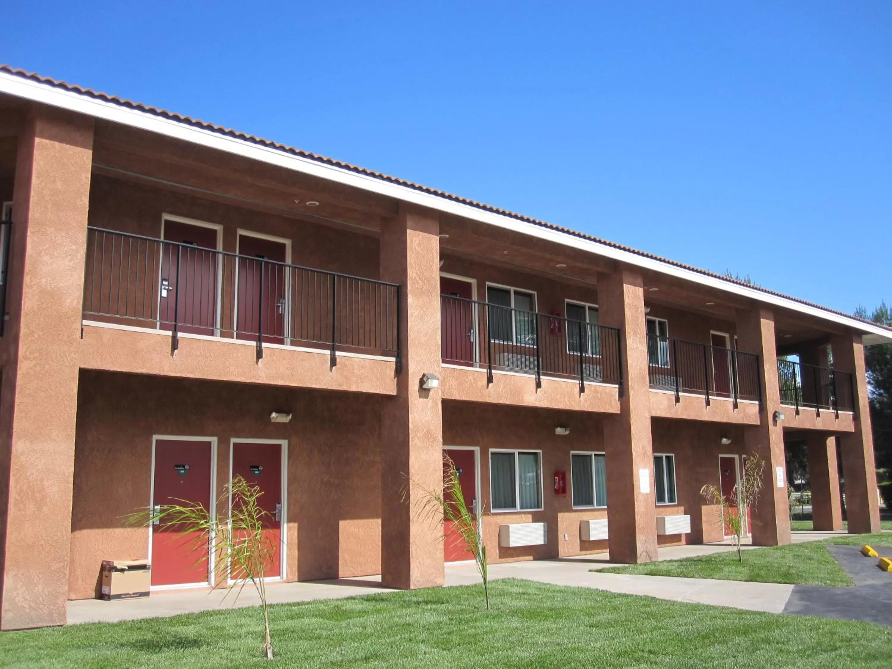 Property building in Rancho California Inn Temecula
