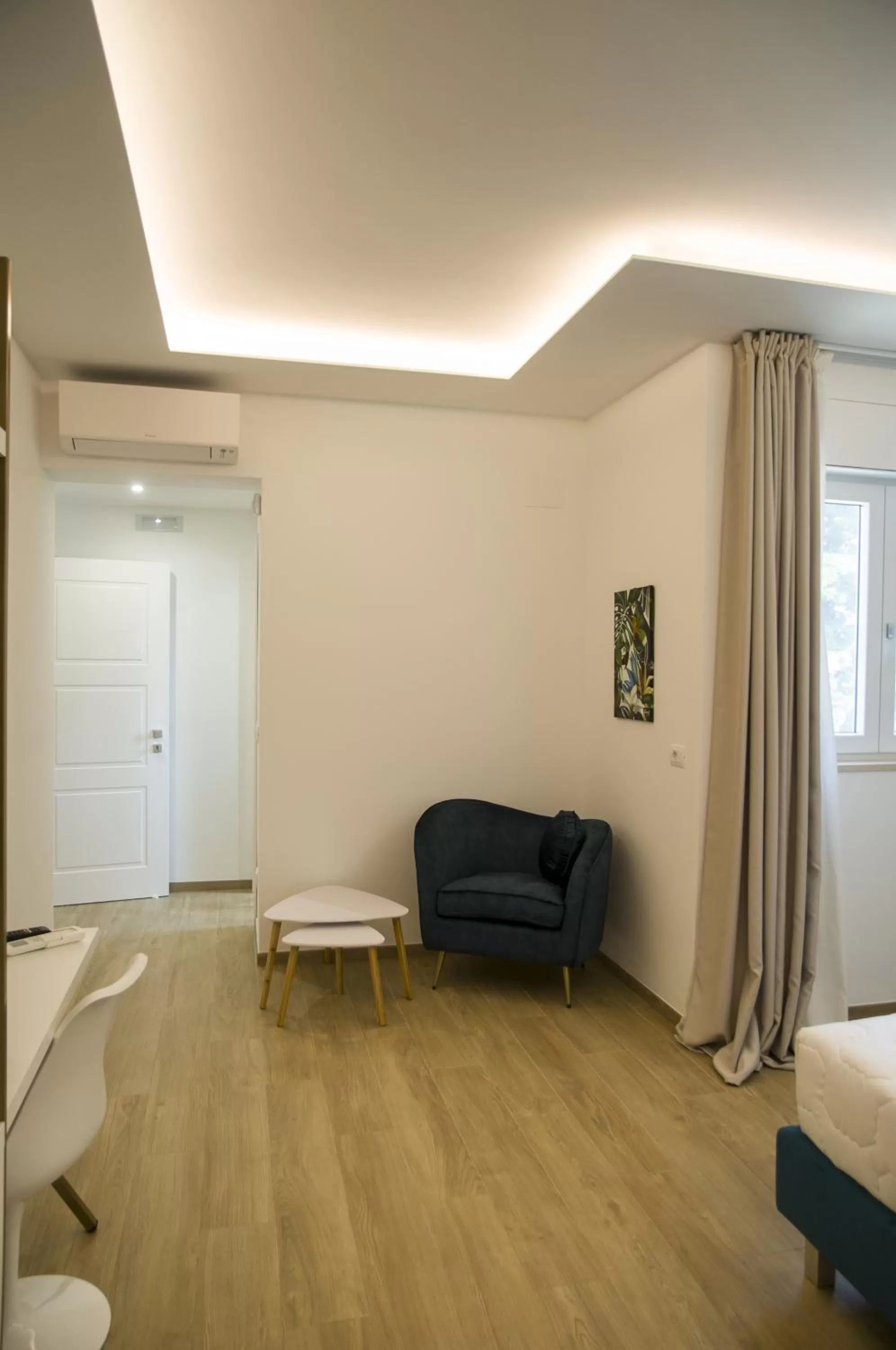 Photo of the whole room, Seating Area in Galileo Suite