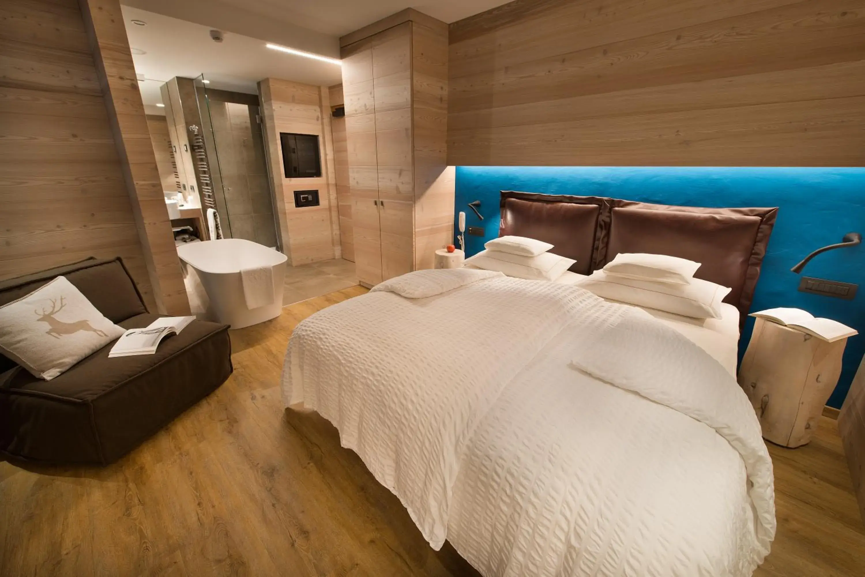 Superior Deluxe Double or Twin Room with Balcony in Bivio Hotel Plaza Superior Deluxe Double or Twin Room with Balcony in Bivio Hotel Plaza