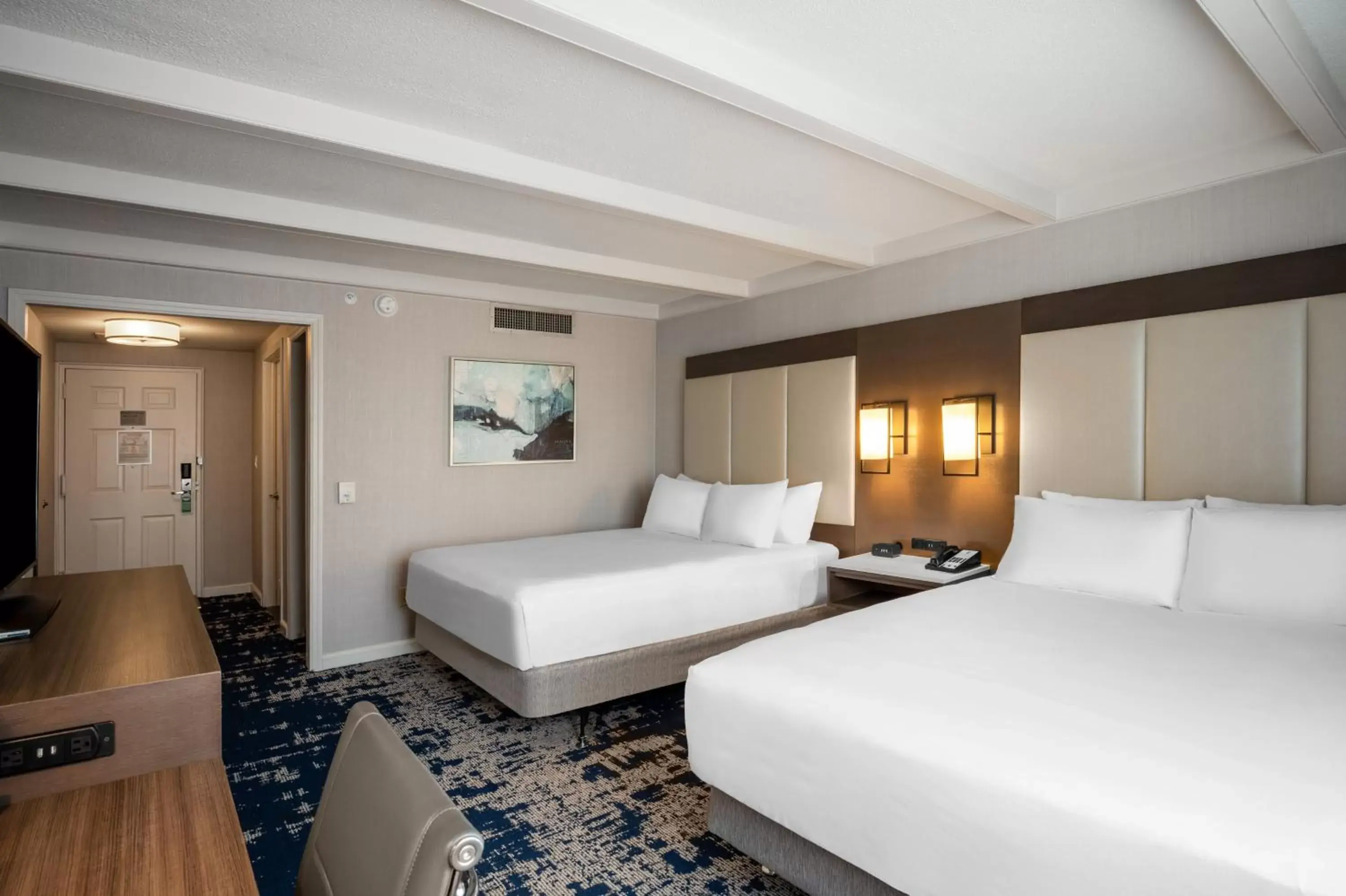Standard Queen Room with Two Queen Beds and Mobility Accessible Tub in Crowne Plaza Albany - The Desmond Hotel Standard Queen Room with Two Queen Beds and Mobility Accessible Tub in Crowne Plaza Albany - The Desmond Hotel