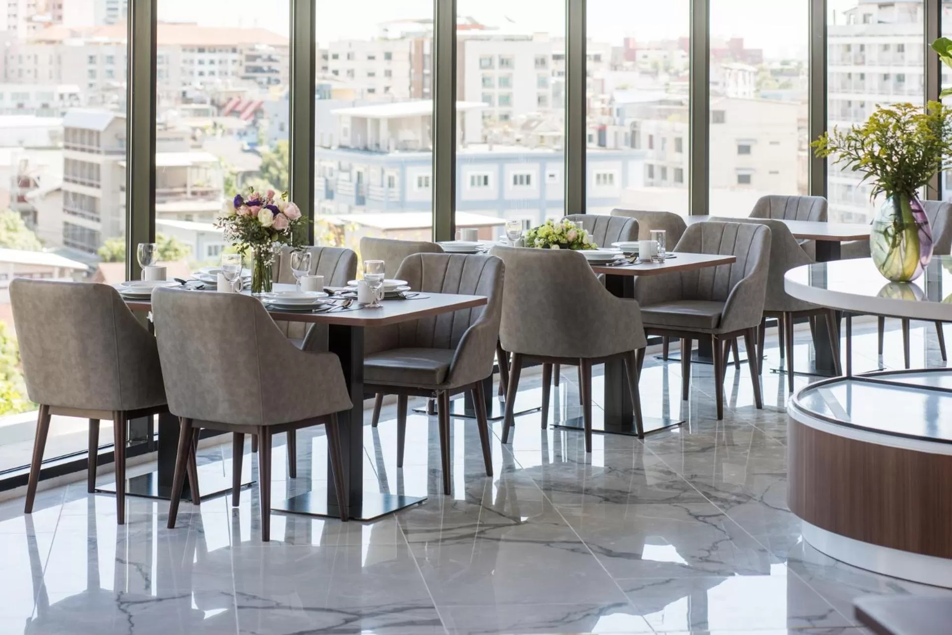 Restaurant/places to eat in Amanta Hotel & Residence Sathorn