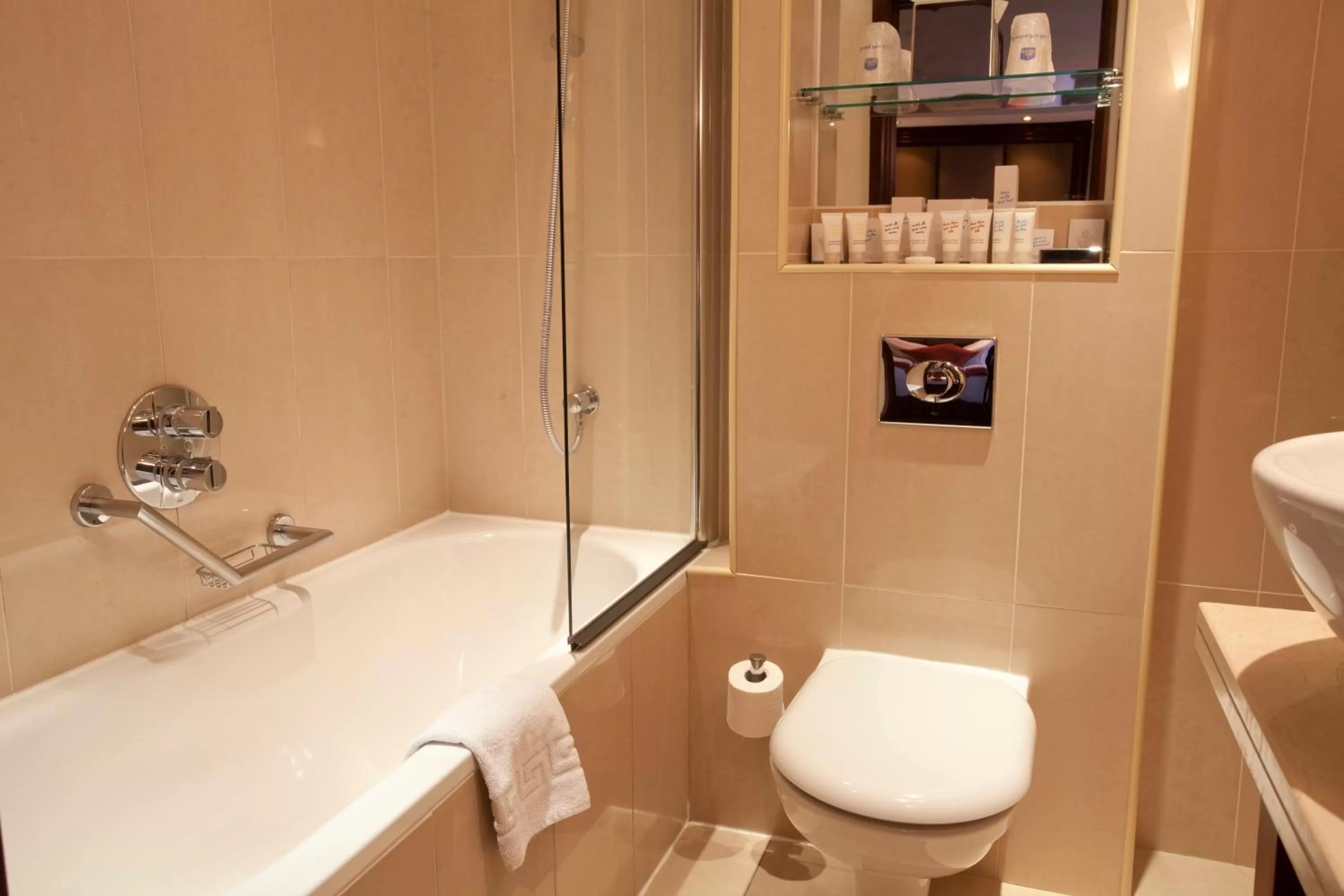 Bathroom in Paddington Court Executive Rooms