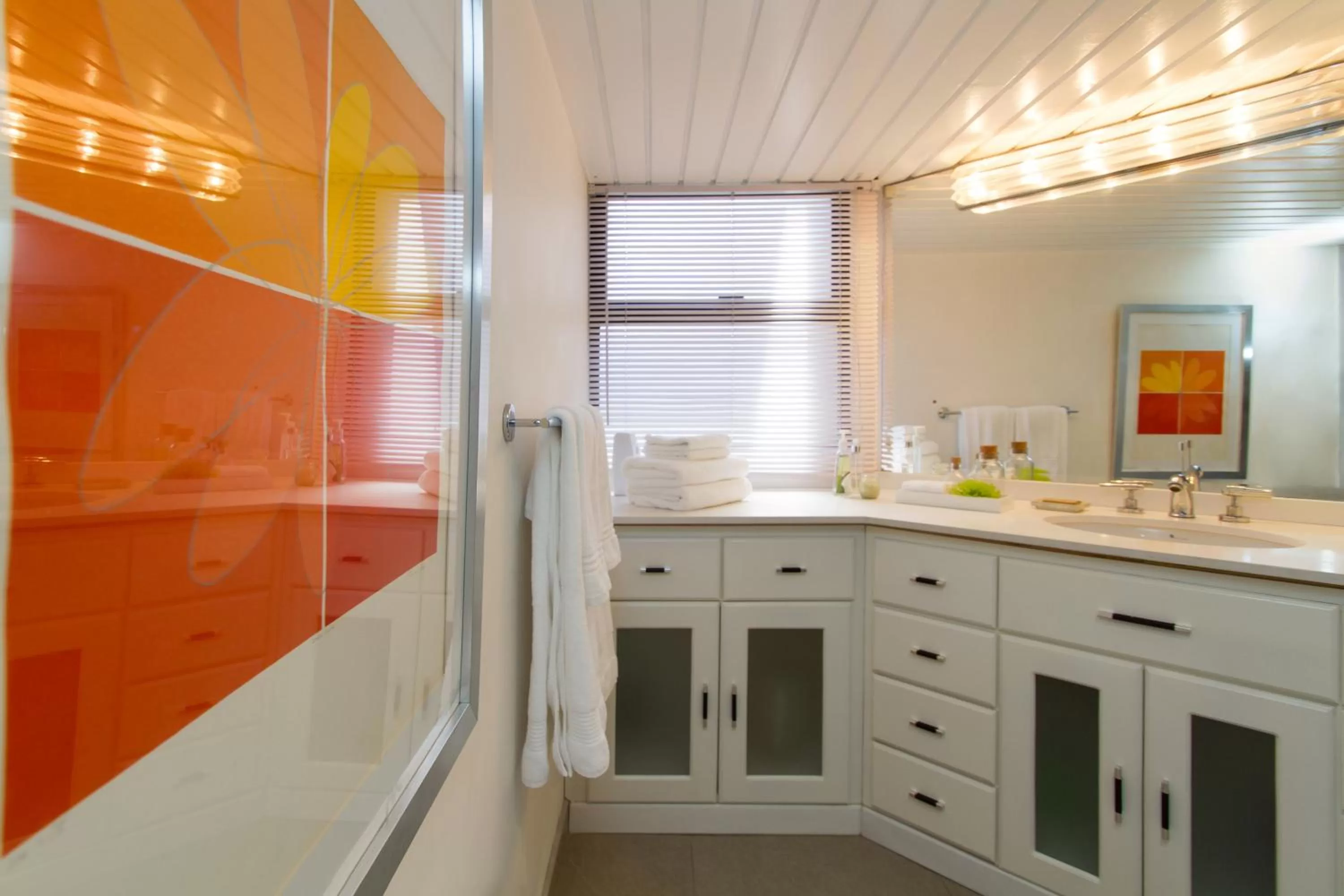 Bathroom, Kitchen/Kitchenette in Penthouse Lodge B&B