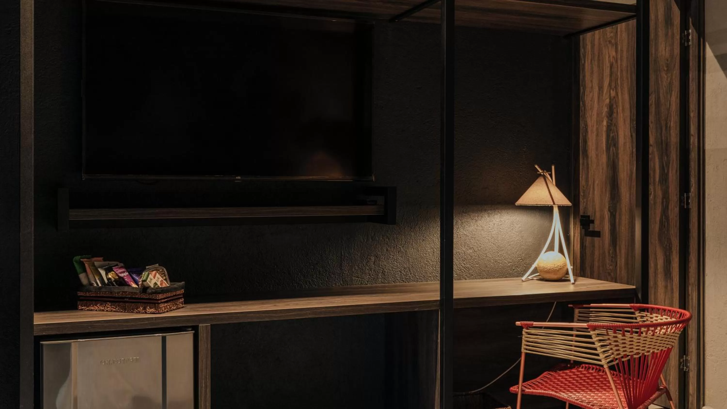 TV and multimedia, TV/Entertainment Center in Sui Posada Boutique