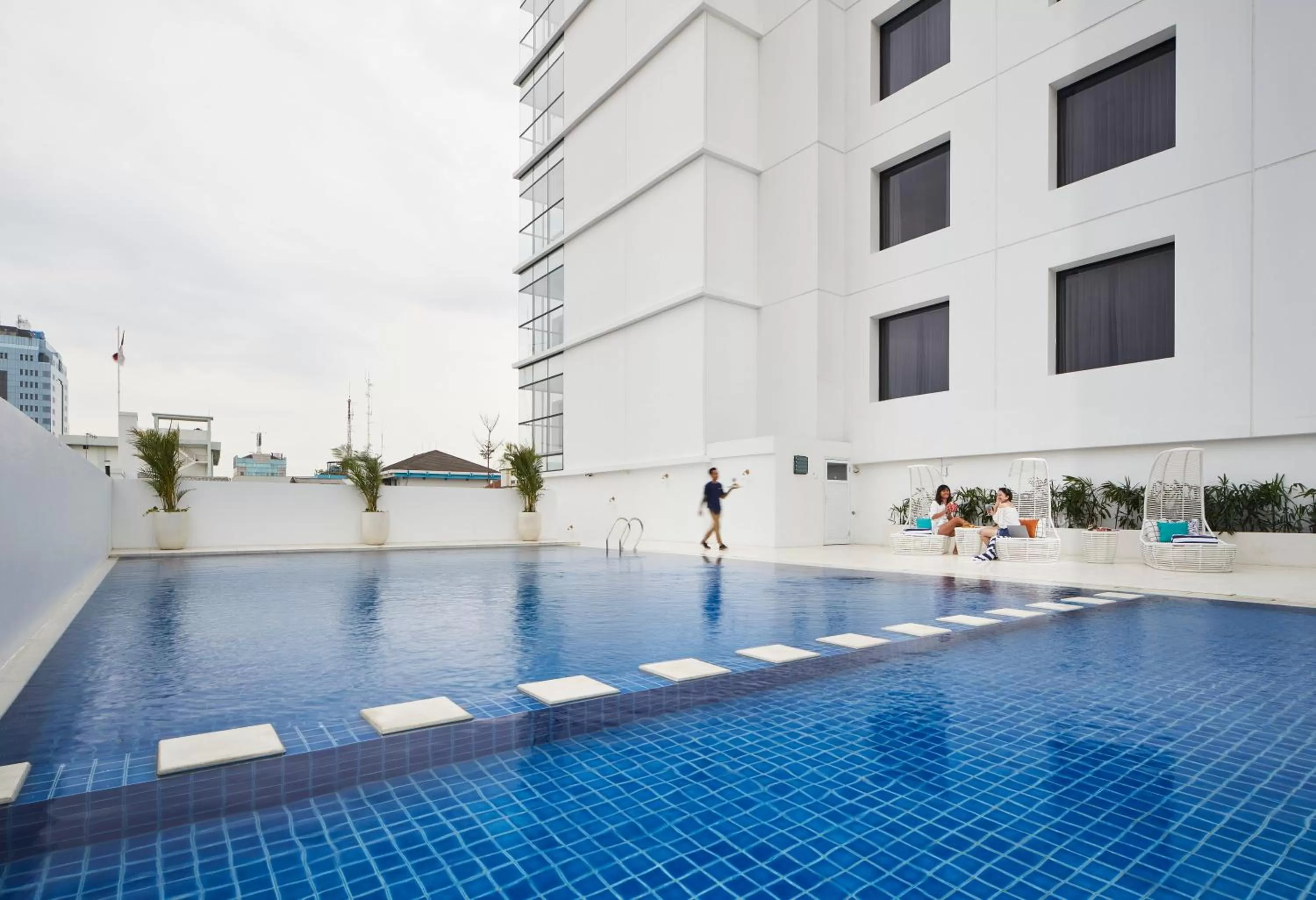 Pool view in de Braga, ARTOTEL Curated