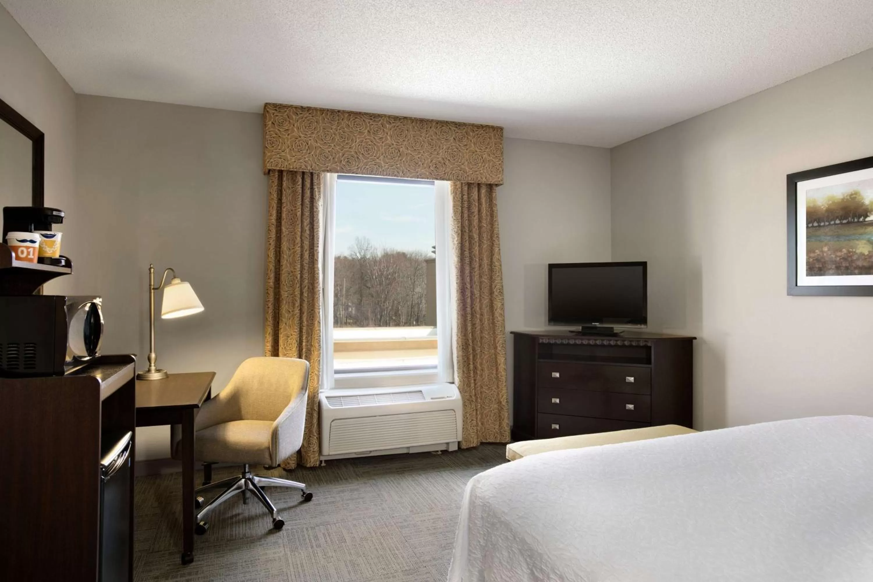 Bedroom, Bed in Hampton Inn & Suites Mahwah