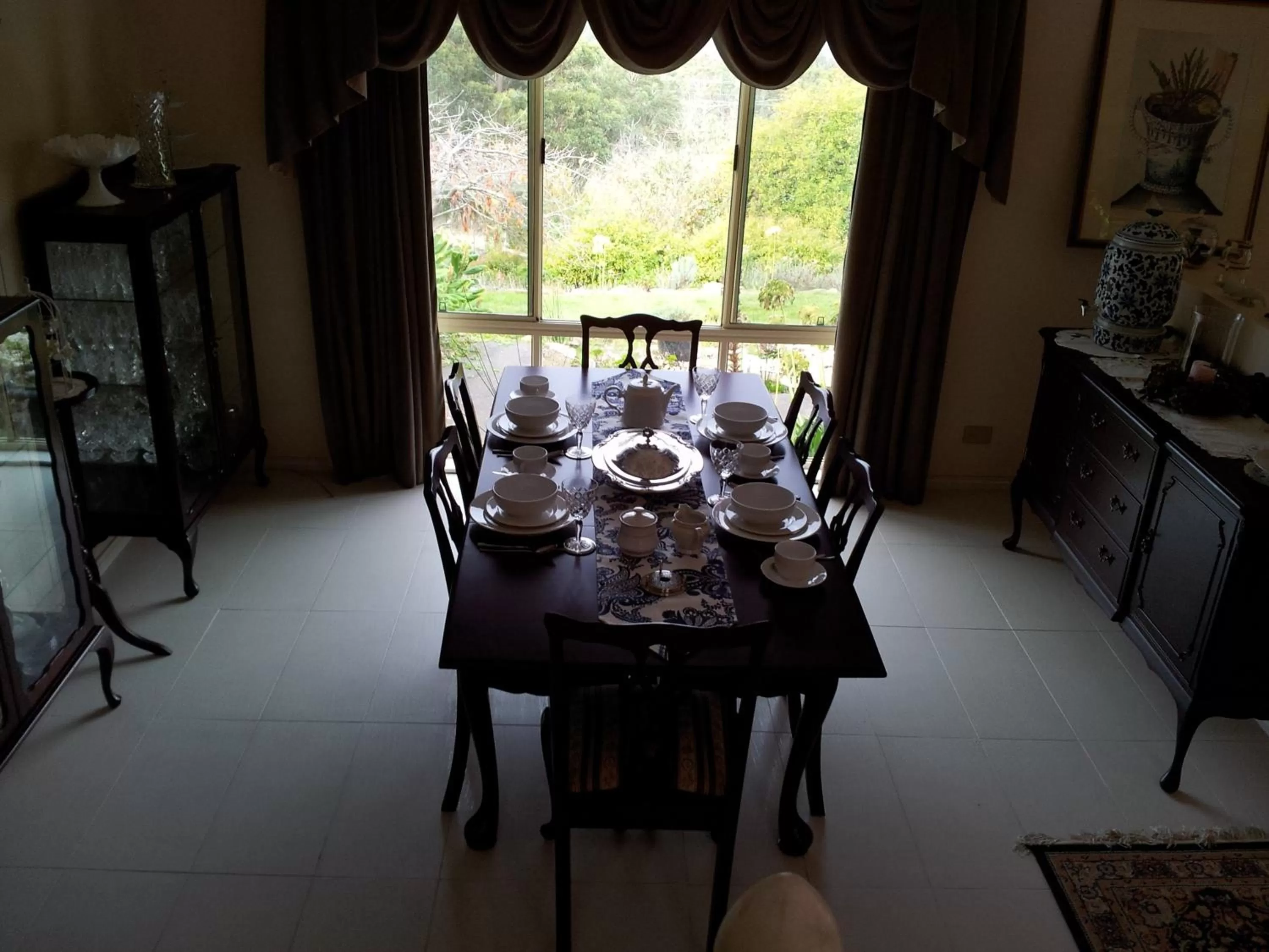 Dining area in Waterview Gardens B&B