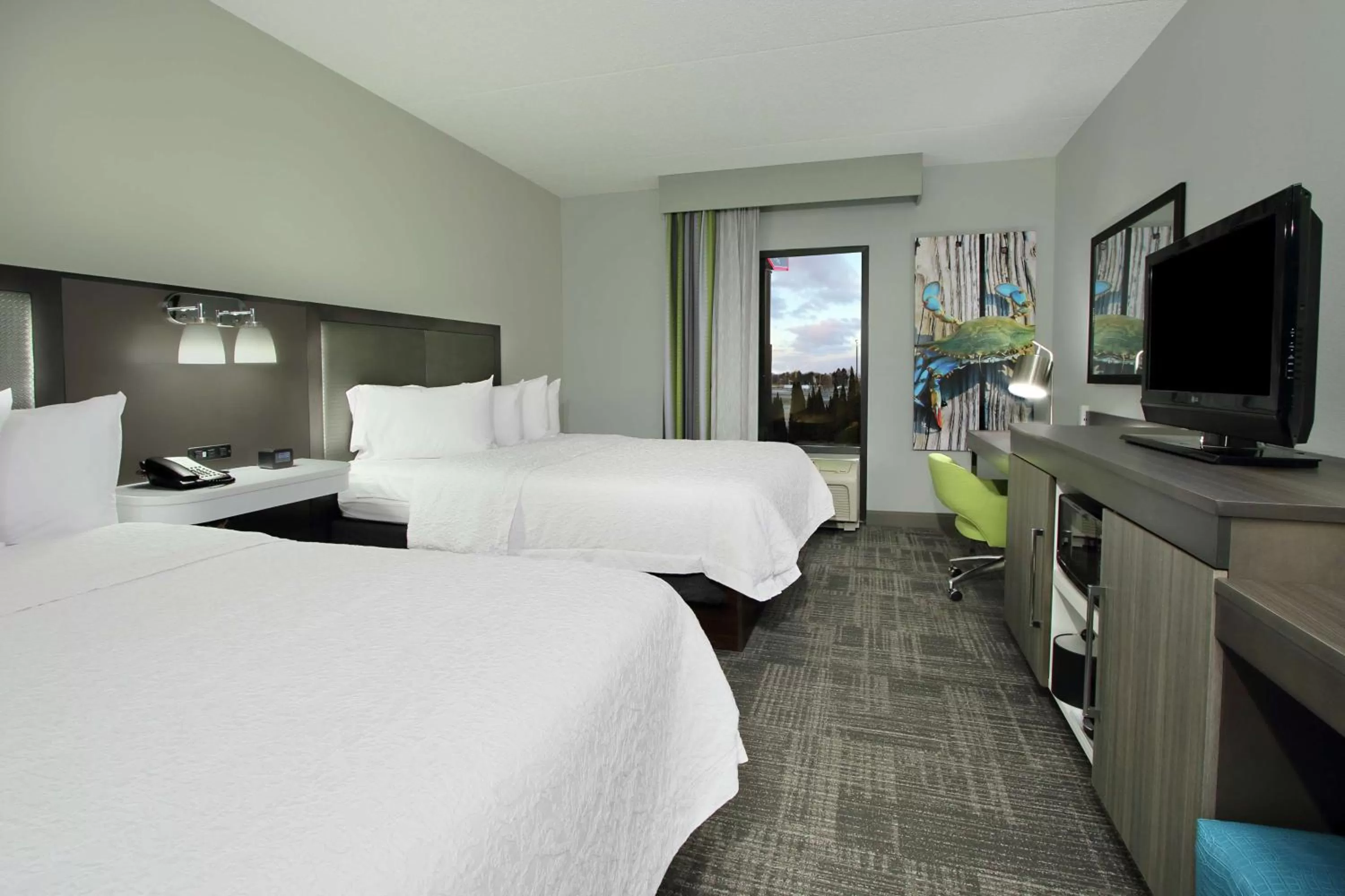 Bed in Hampton Inn Hagerstown-Maugansville