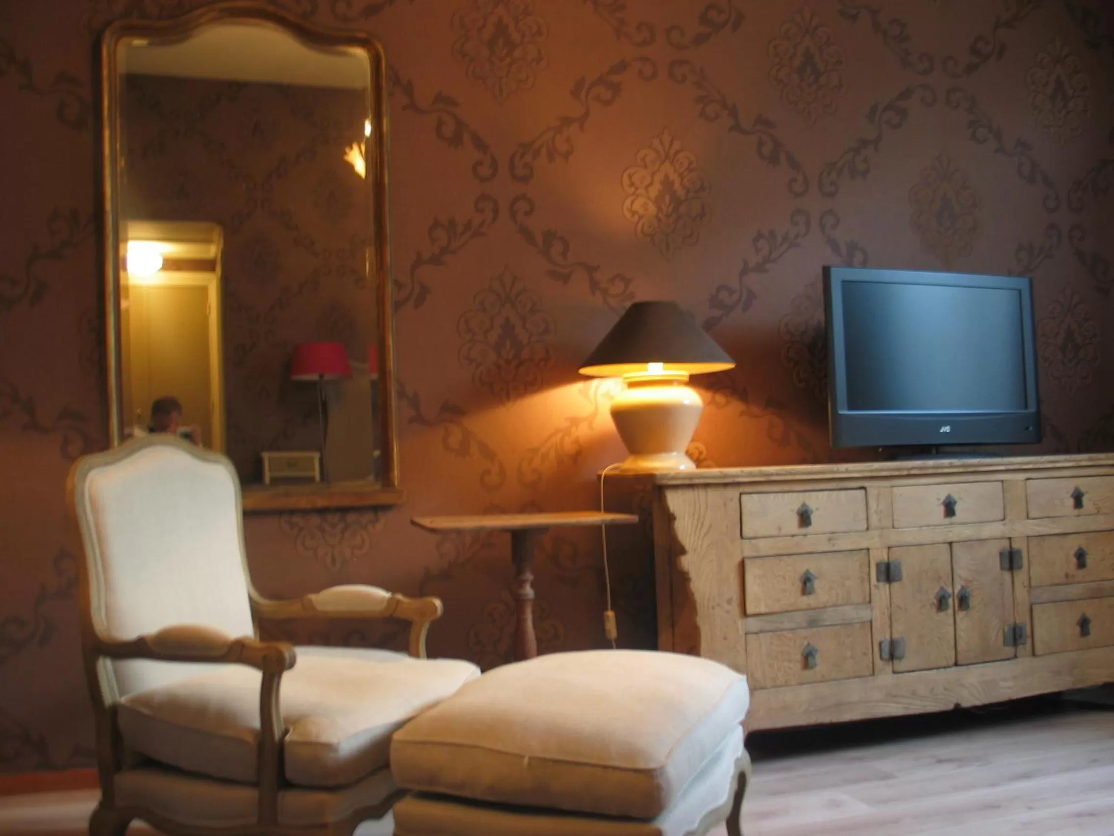 TV and multimedia in Augusta Hotel