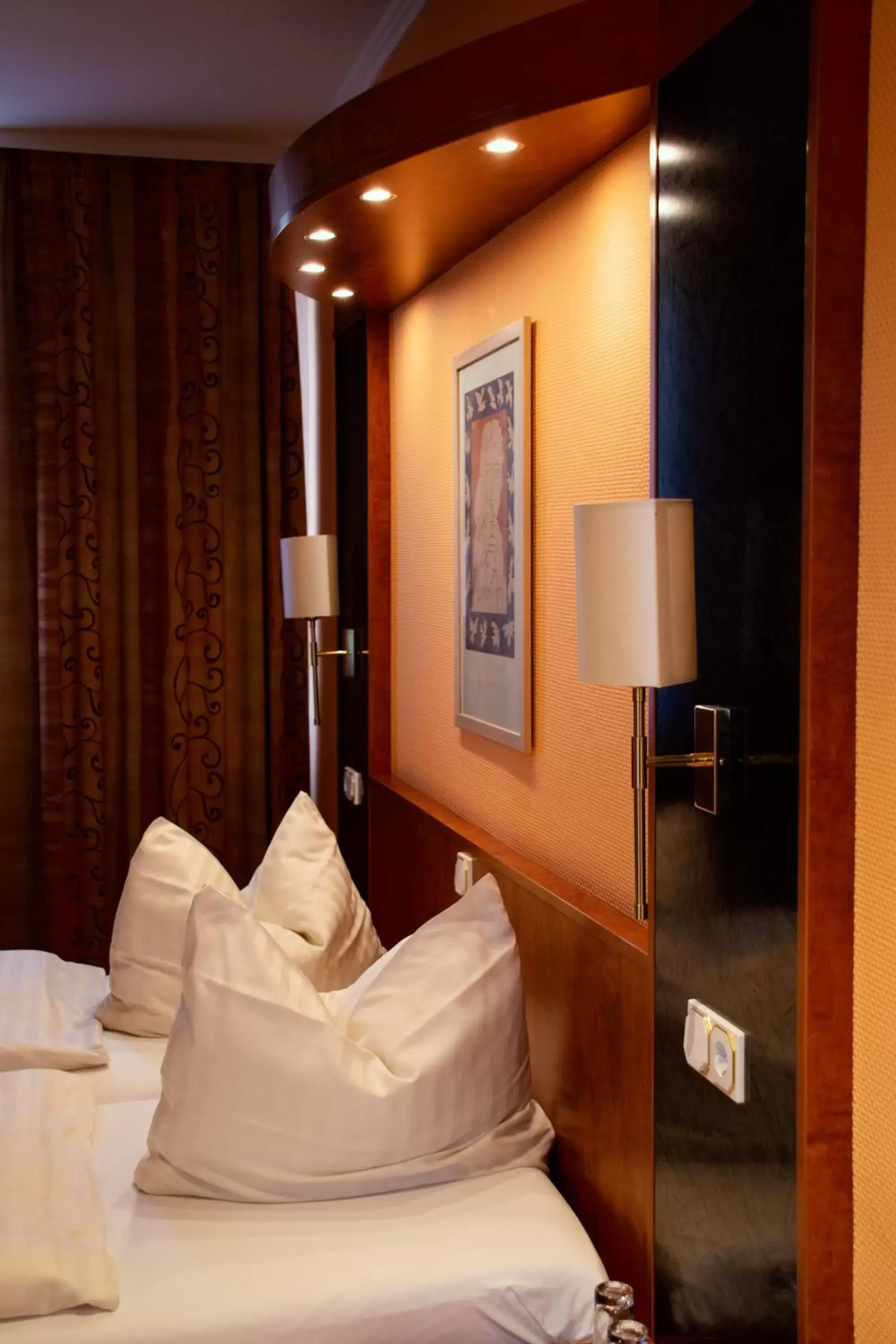 Double Room with Private Bathroom in Hotel am Bahnhof Double Room with Private Bathroom in Hotel am Bahnhof