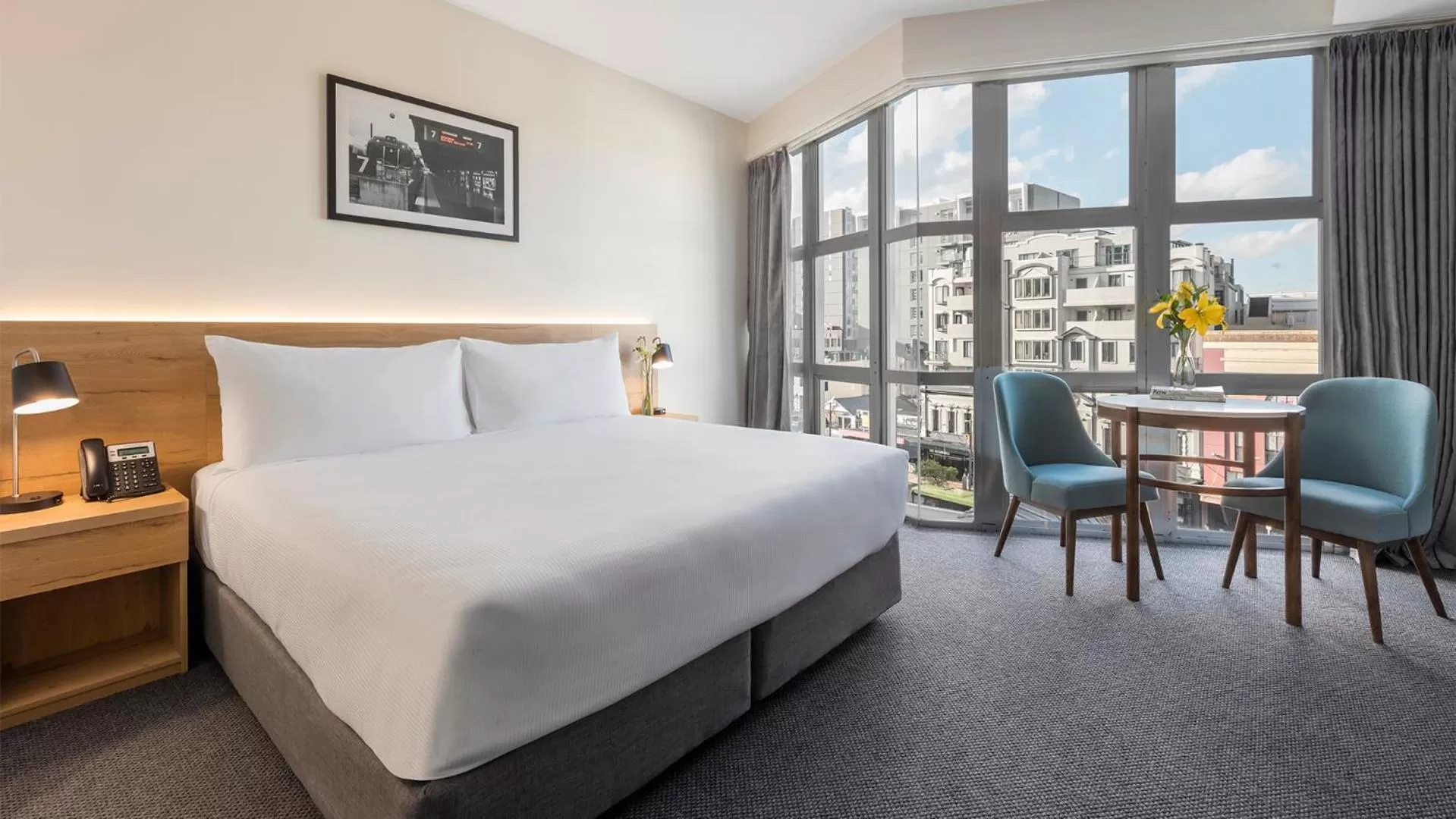 Seating area, Bed in Oaks Wellington Hotel