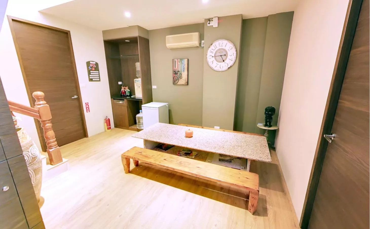 Communal lounge/ TV room, Bathroom in Ritual and Breakfast