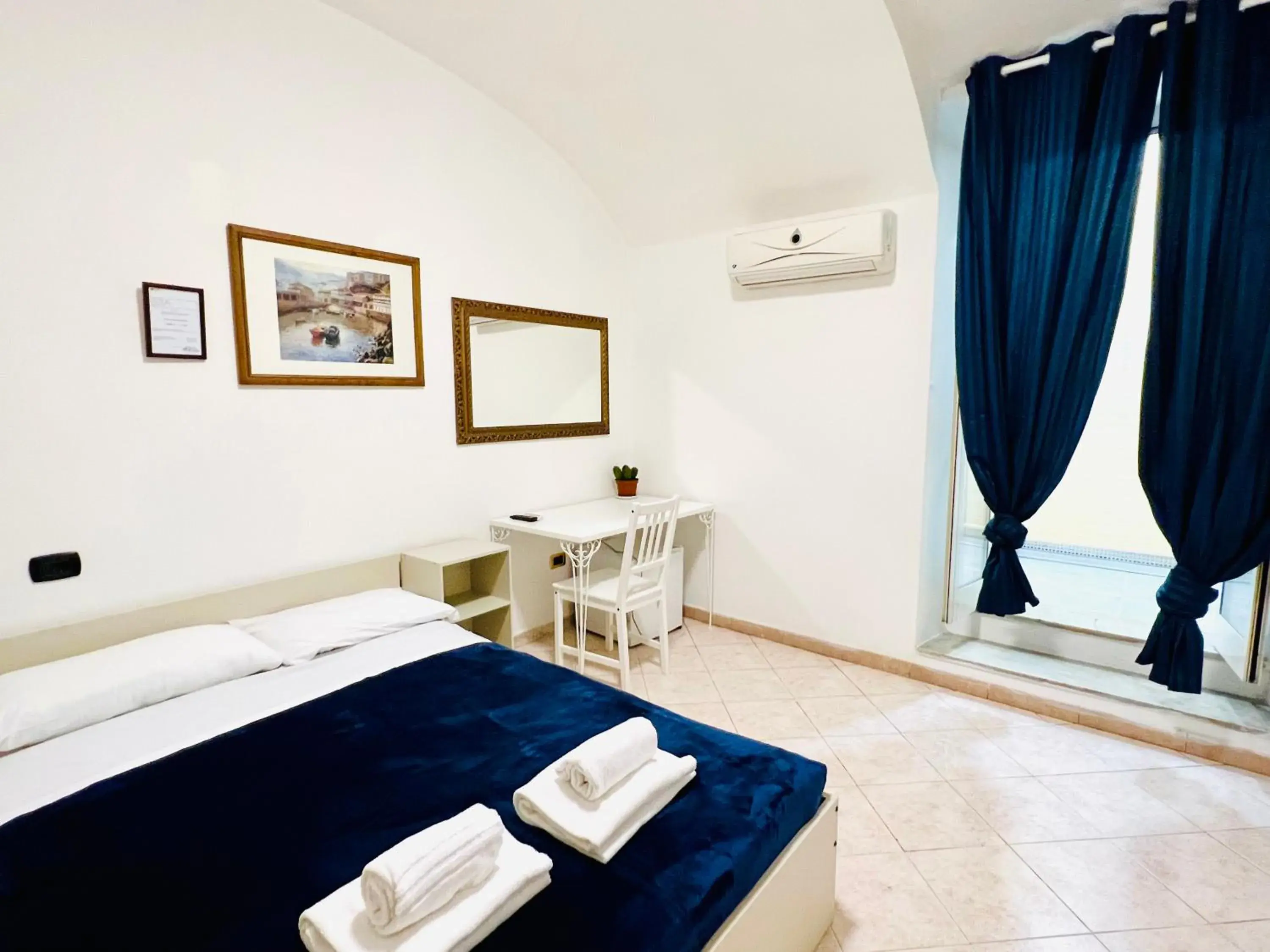 Classic Triple Room in Hotel Pisa Classic Triple Room in Hotel Pisa