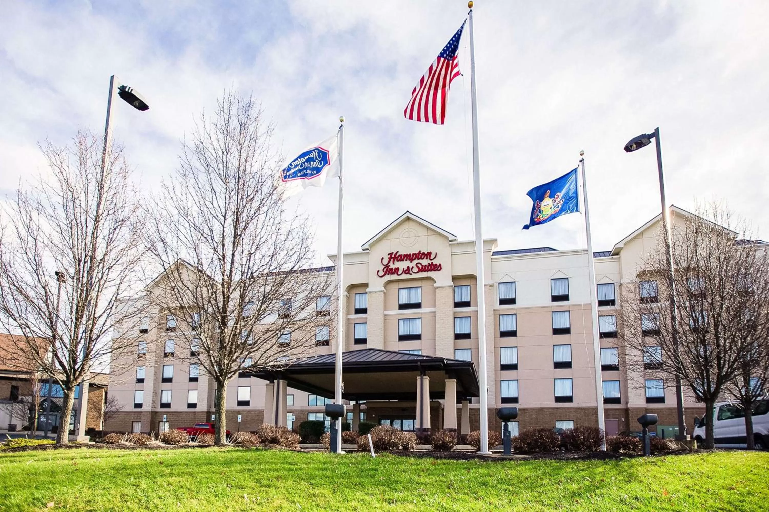 Property building in Hampton Inn & Suites Blairsville