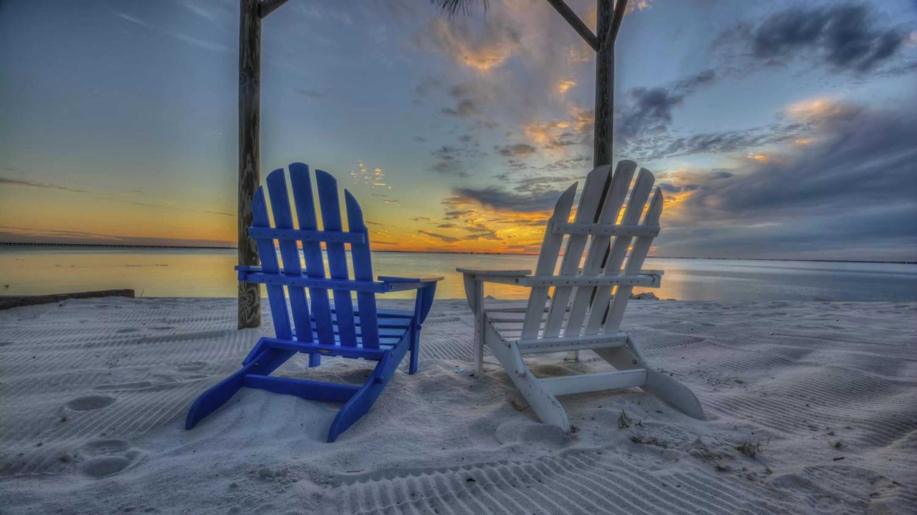 Facade/entrance in Sailport Waterfront Suites