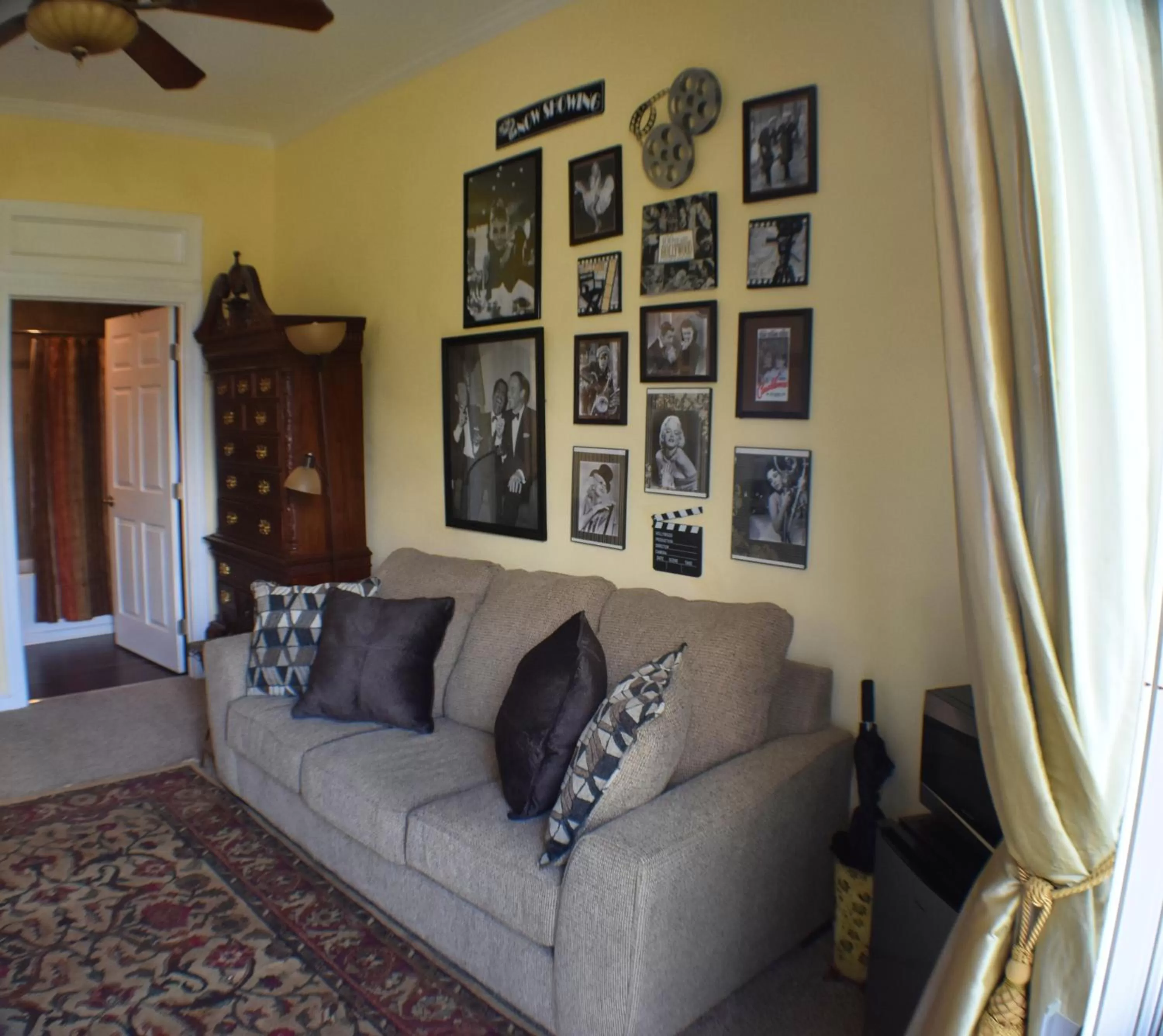 Living room in Bella Vista Bed and Breakfast