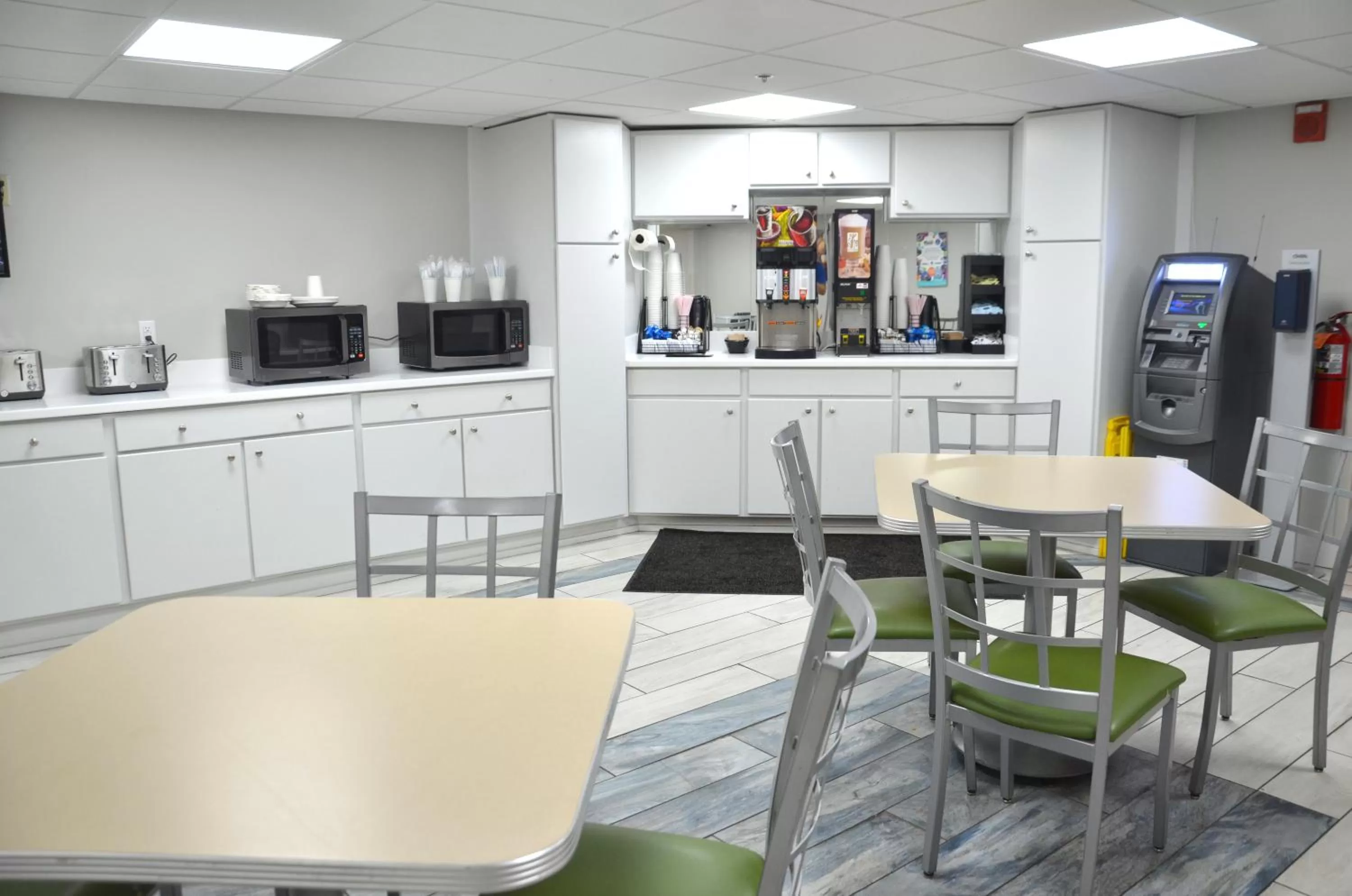 Coffee/tea facilities in Fenwick Inn