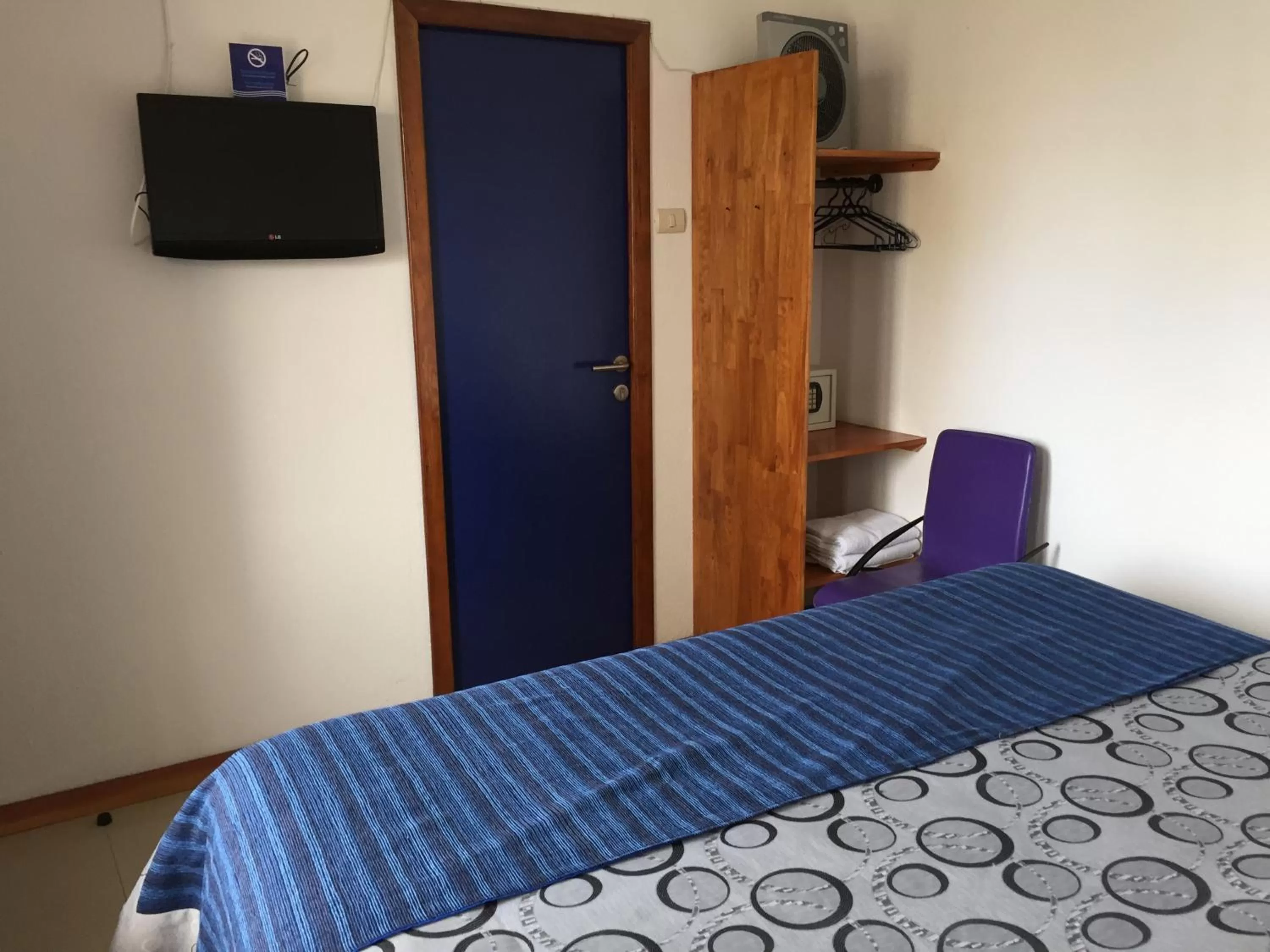 Photo of the whole room, TV/Entertainment Center in Hotel Esmeralda