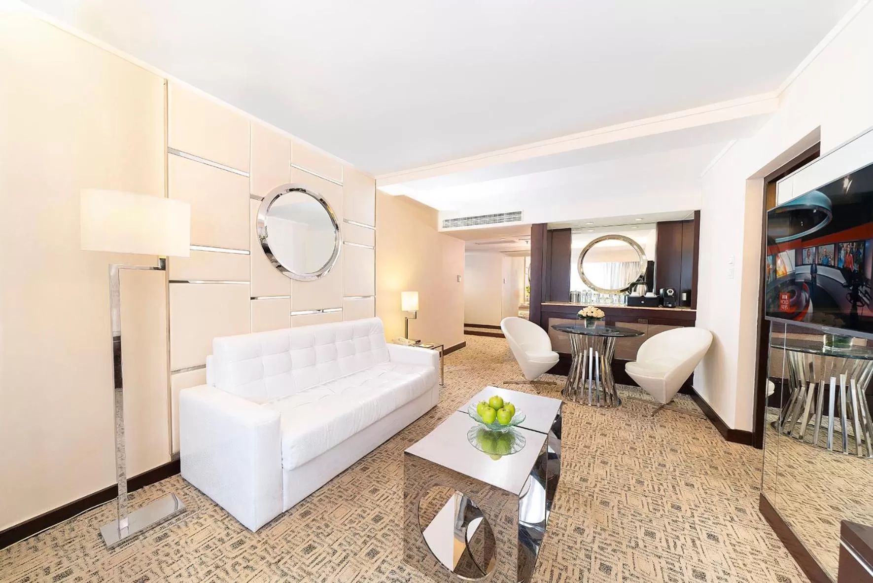 Living room, Bed in Regal Kowloon Hotel