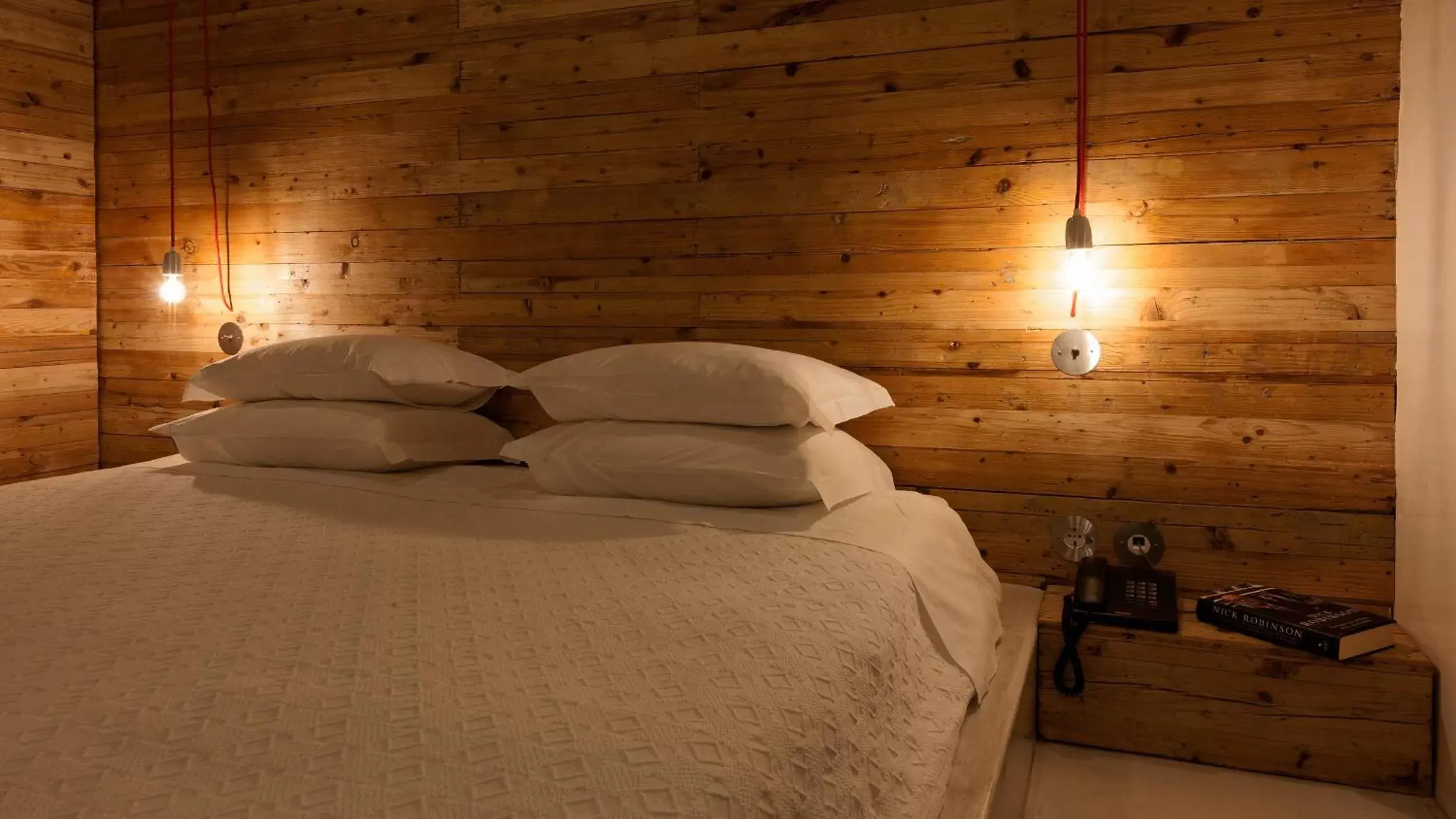 Deluxe Suite in The Literary Man Obidos Hotel Deluxe Suite in The Literary Man Obidos Hotel