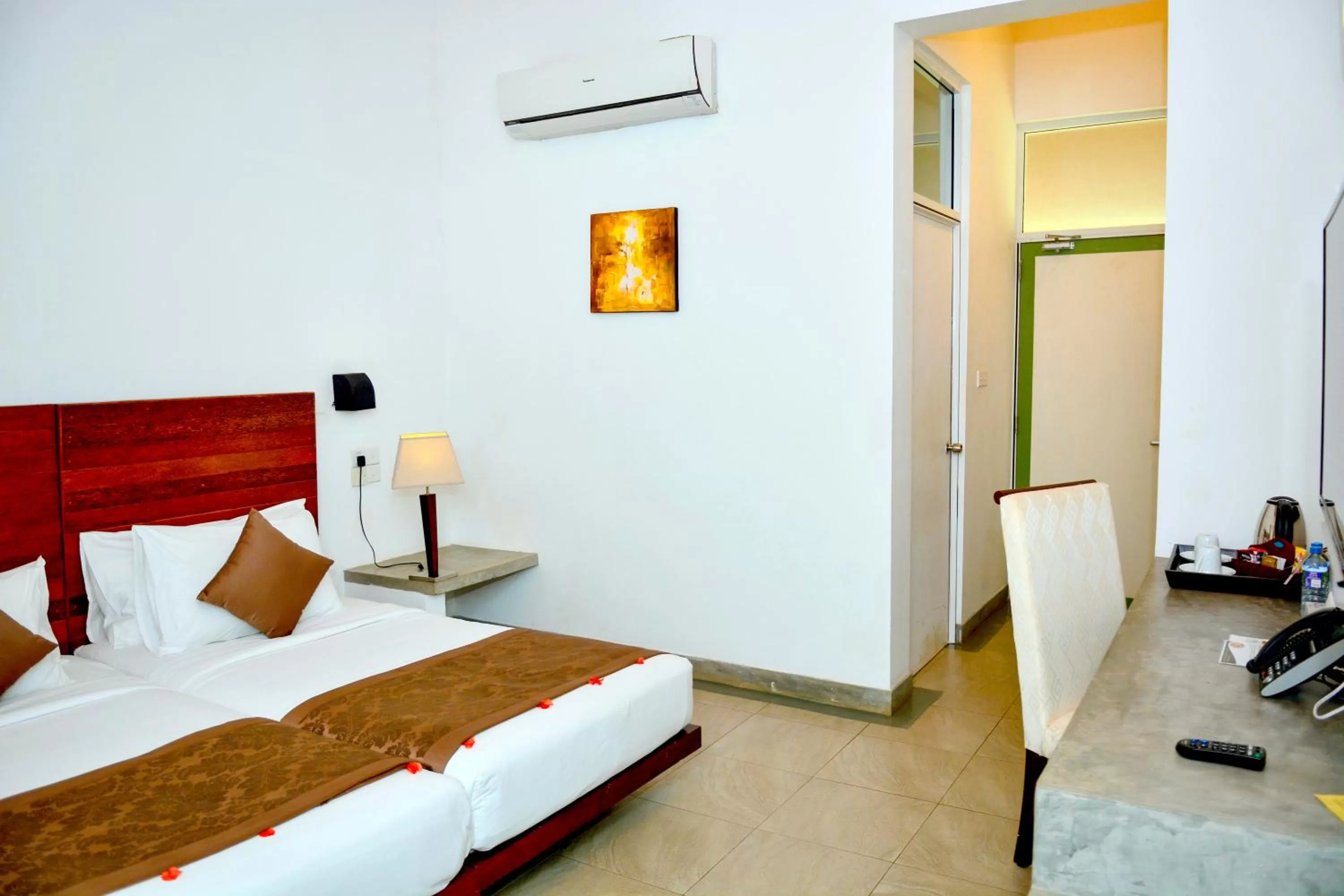 Coffee/tea facilities, Bed in Amaranthe Bay Resort & Spa