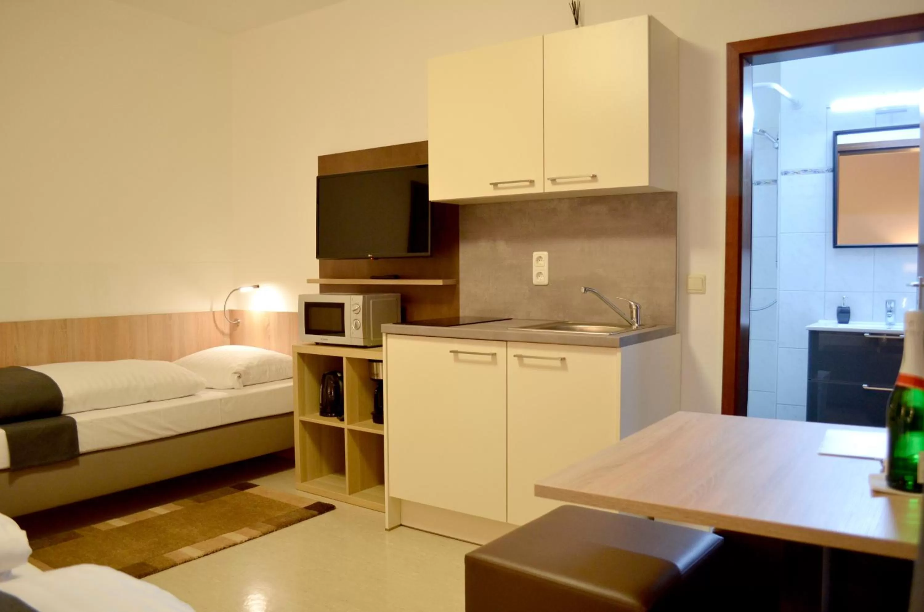 Photo of the whole room, Kitchen/Kitchenette in Hana Aparthotel