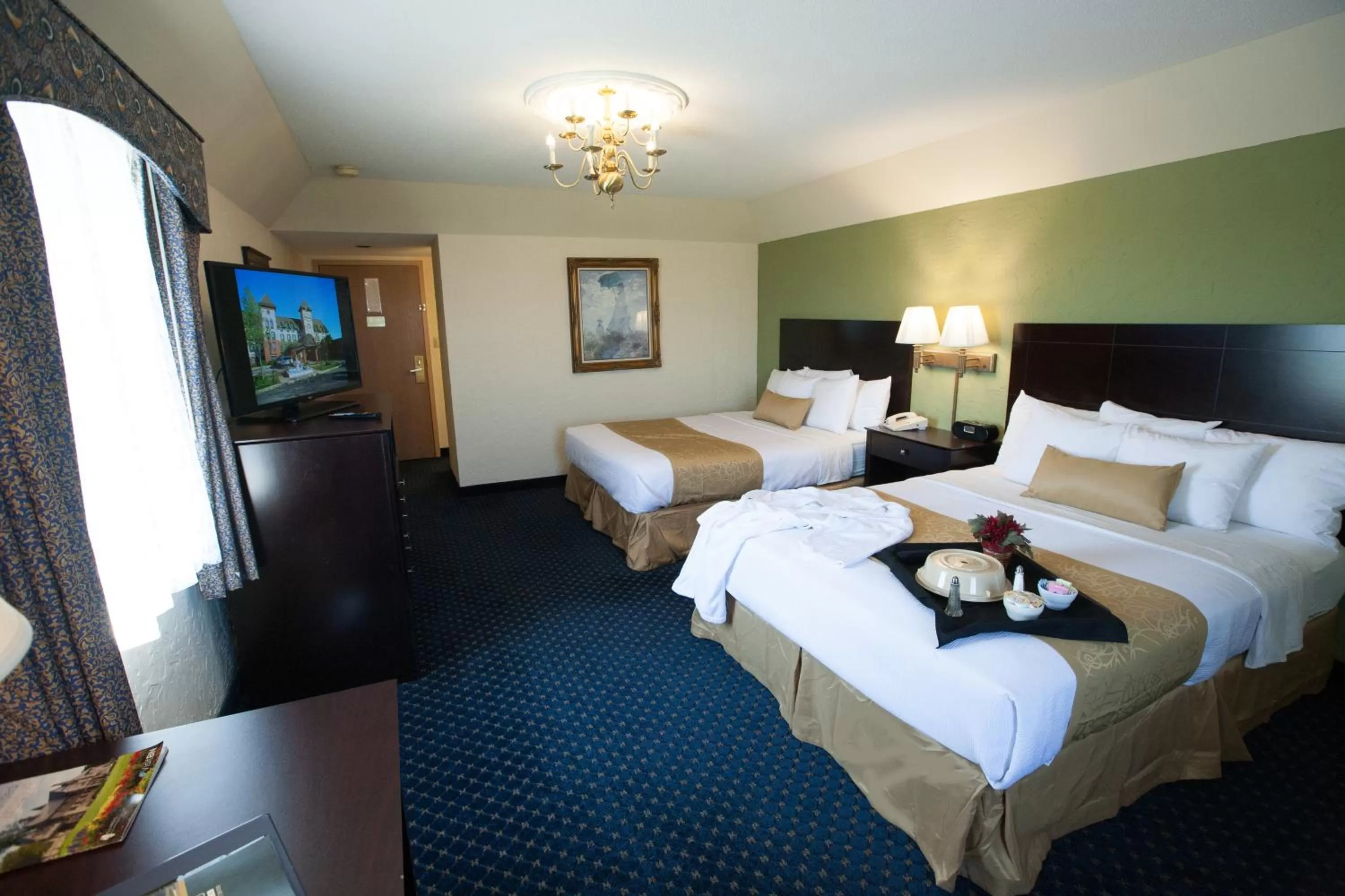 Bed in Chateau Hotel and Conference Center