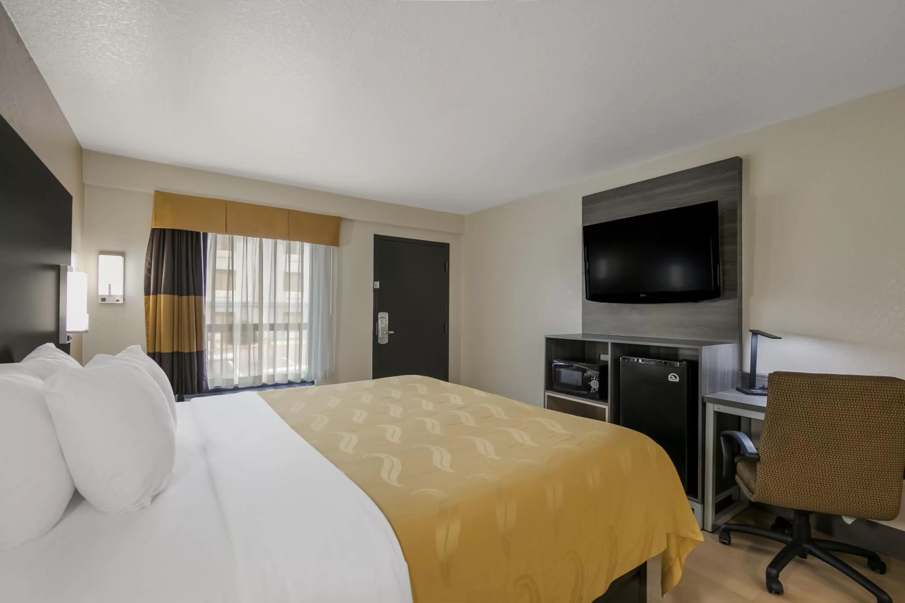 Bedroom, Bed in Quality Inn Commerce at I-85